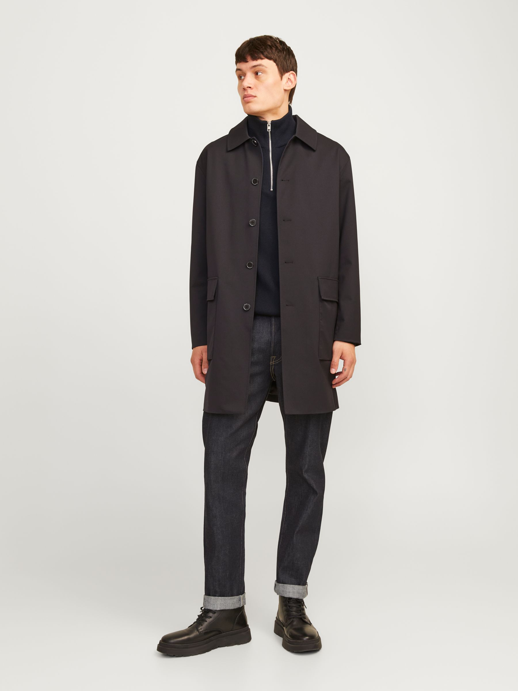 JACK&JONES_FallWinter2024_4507937_12257773_5.jpg Weicher Strickpullover Rundhals und langen Ärmeln