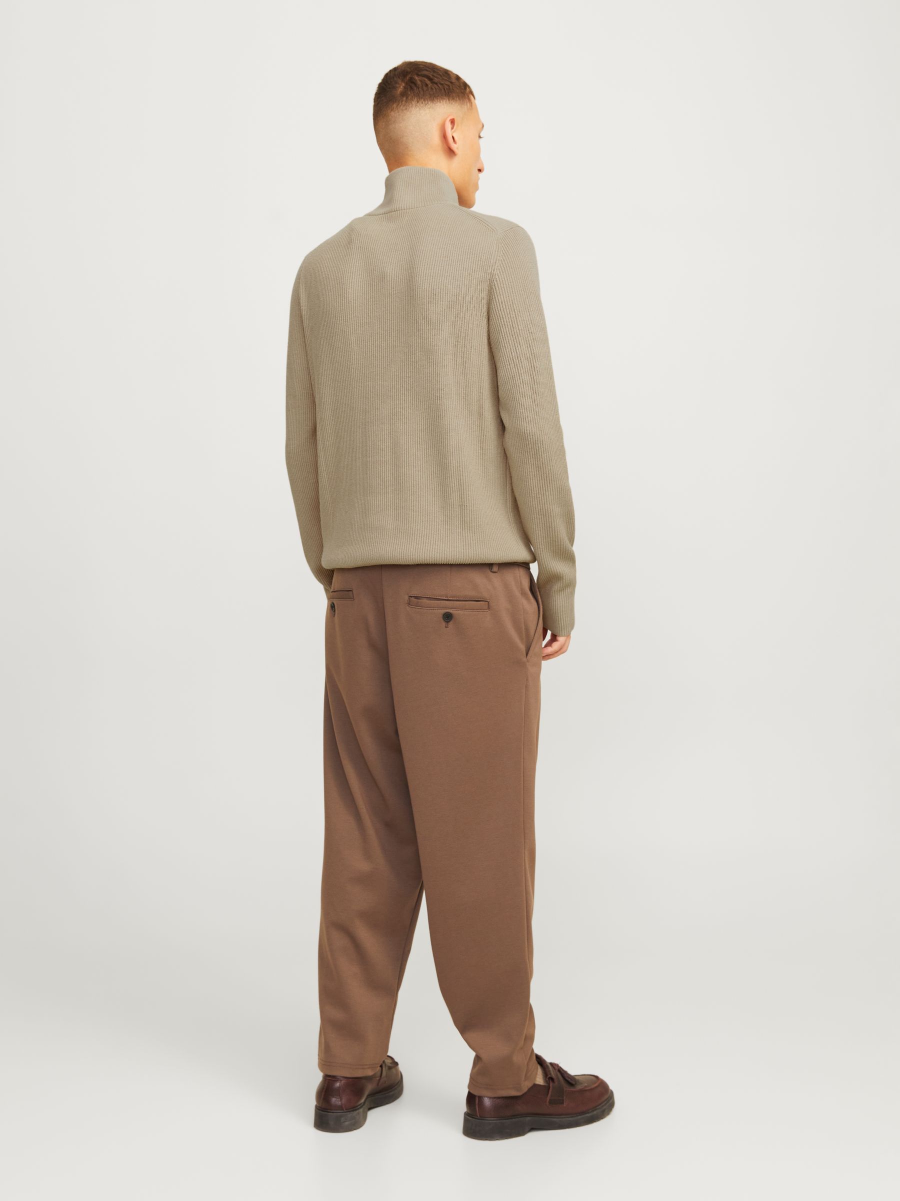 JACK&JONES_FallWinter2024_4507938_12257773_5.jpg Weicher Strickpullover Rundhals und langen Ärmeln