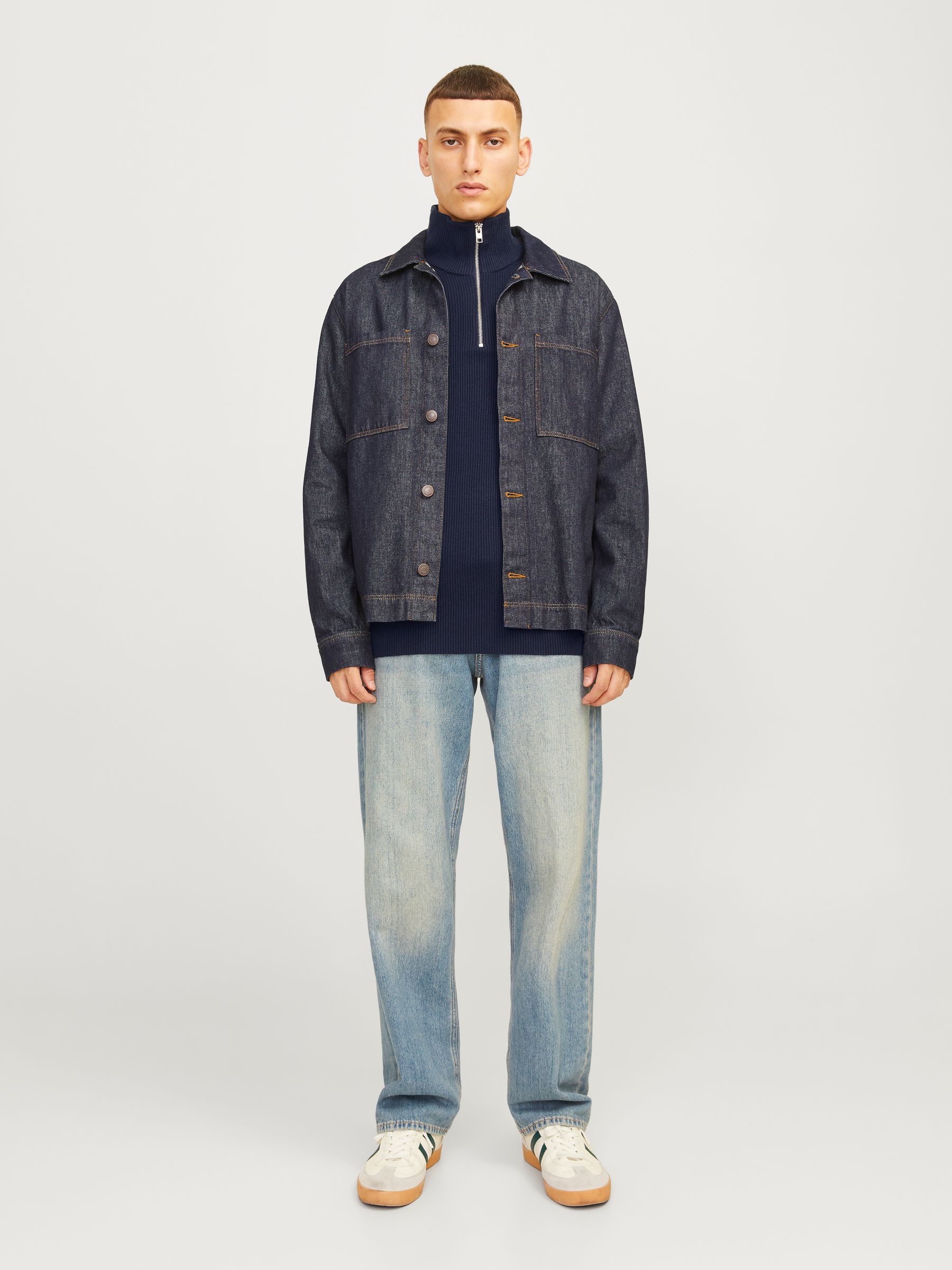 JACK&JONES_FallWinter2024_4507942_12257773_3.jpg Weicher Strickpullover Rundhals und langen Ärmeln
