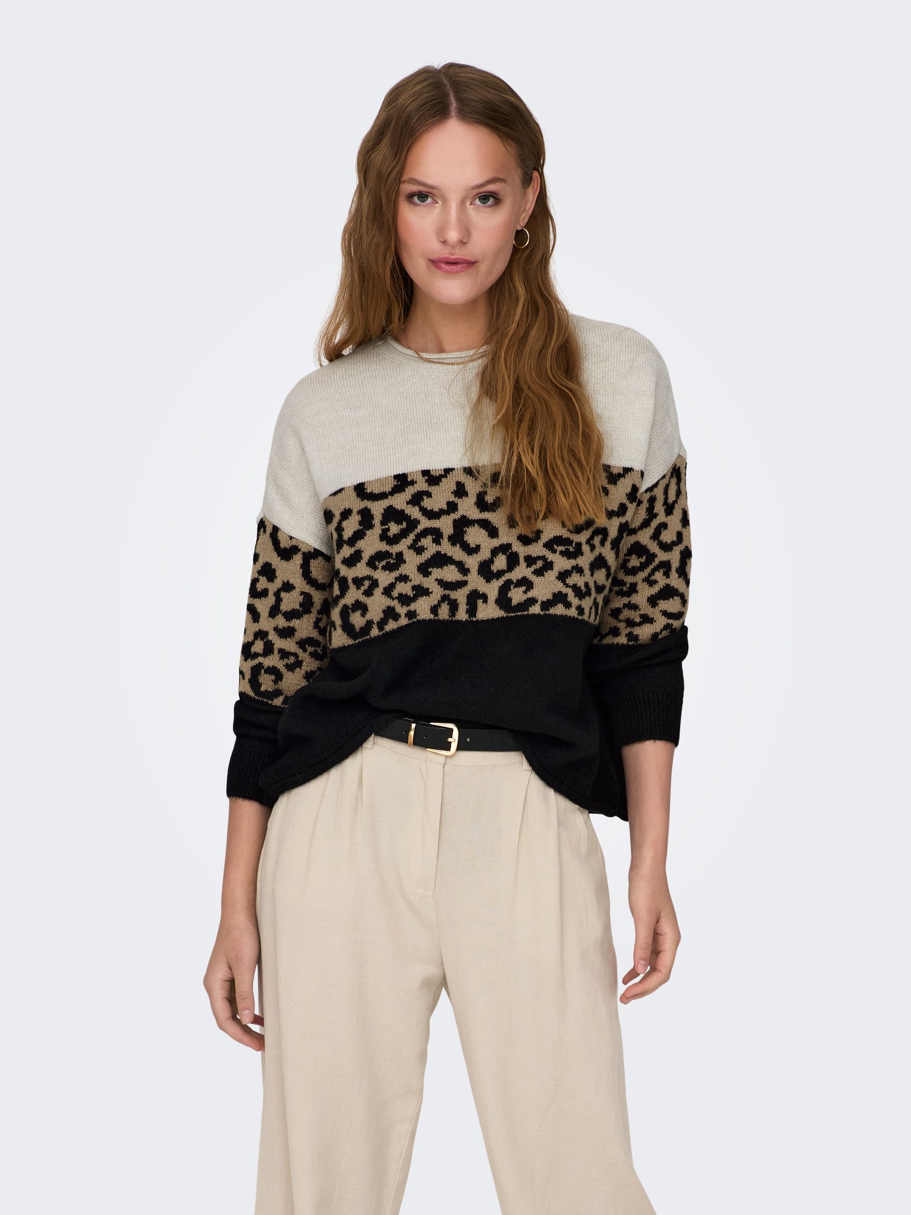 ONLY_FallWinter2023_4237635_15294969_3.jpg Leopardenmuster Pullover mit Rundhals im Colorblock