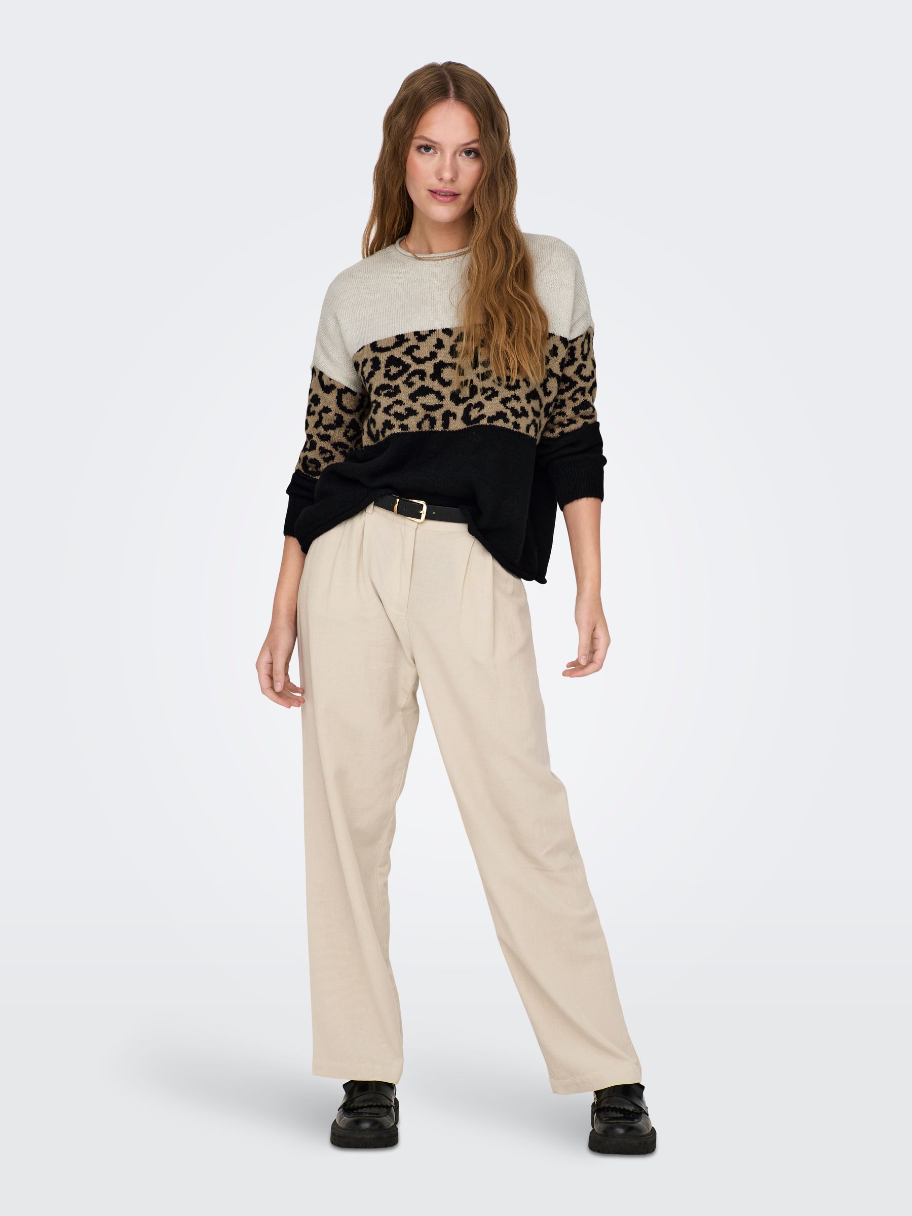 ONLY_FallWinter2023_4237635_15294969_5.jpg Leopardenmuster Pullover mit Rundhals im Colorblock