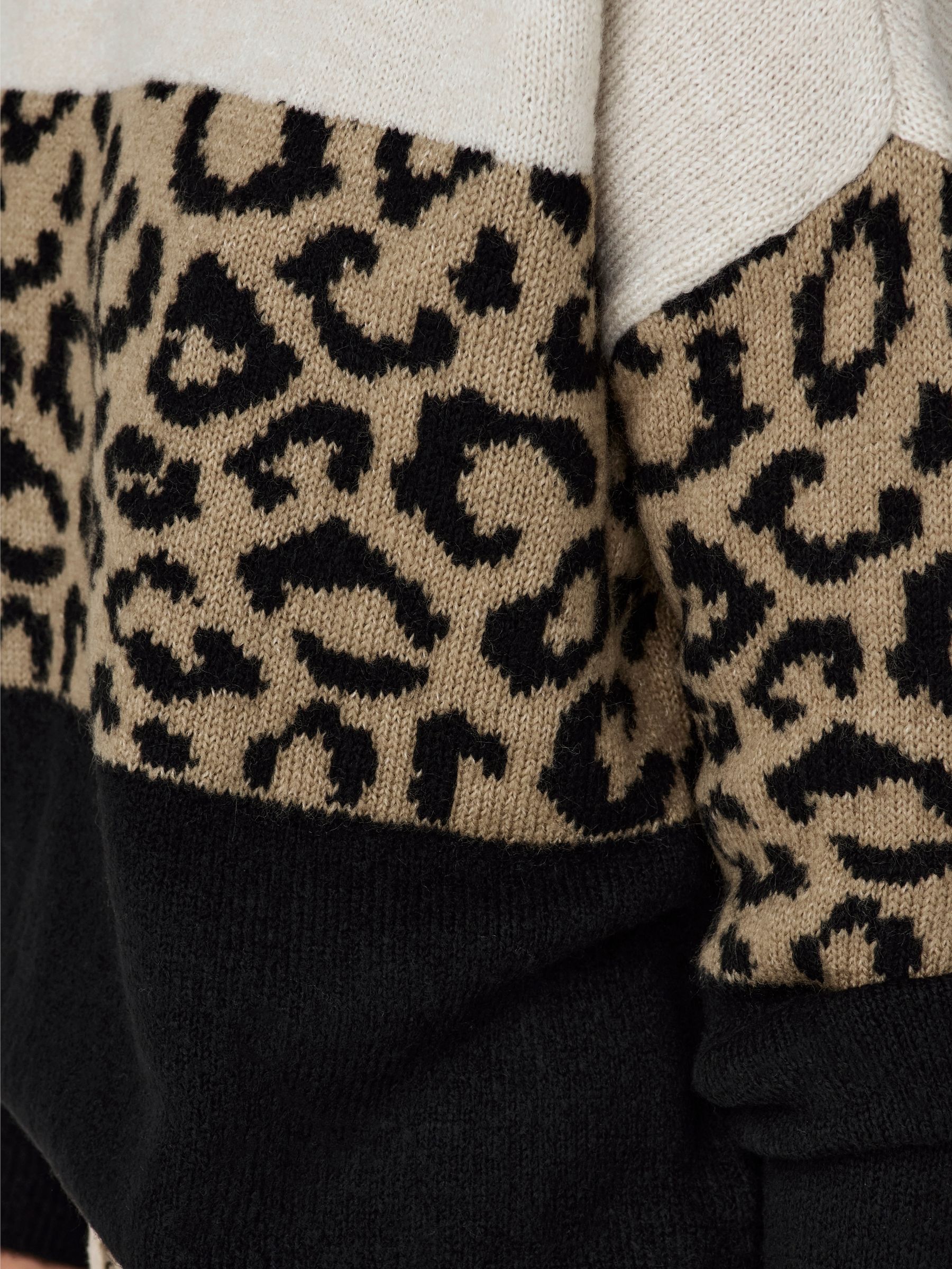 ONLY_FallWinter2023_4237635_15294969_7.jpg Leopardenmuster Pullover mit Rundhals im Colorblock
