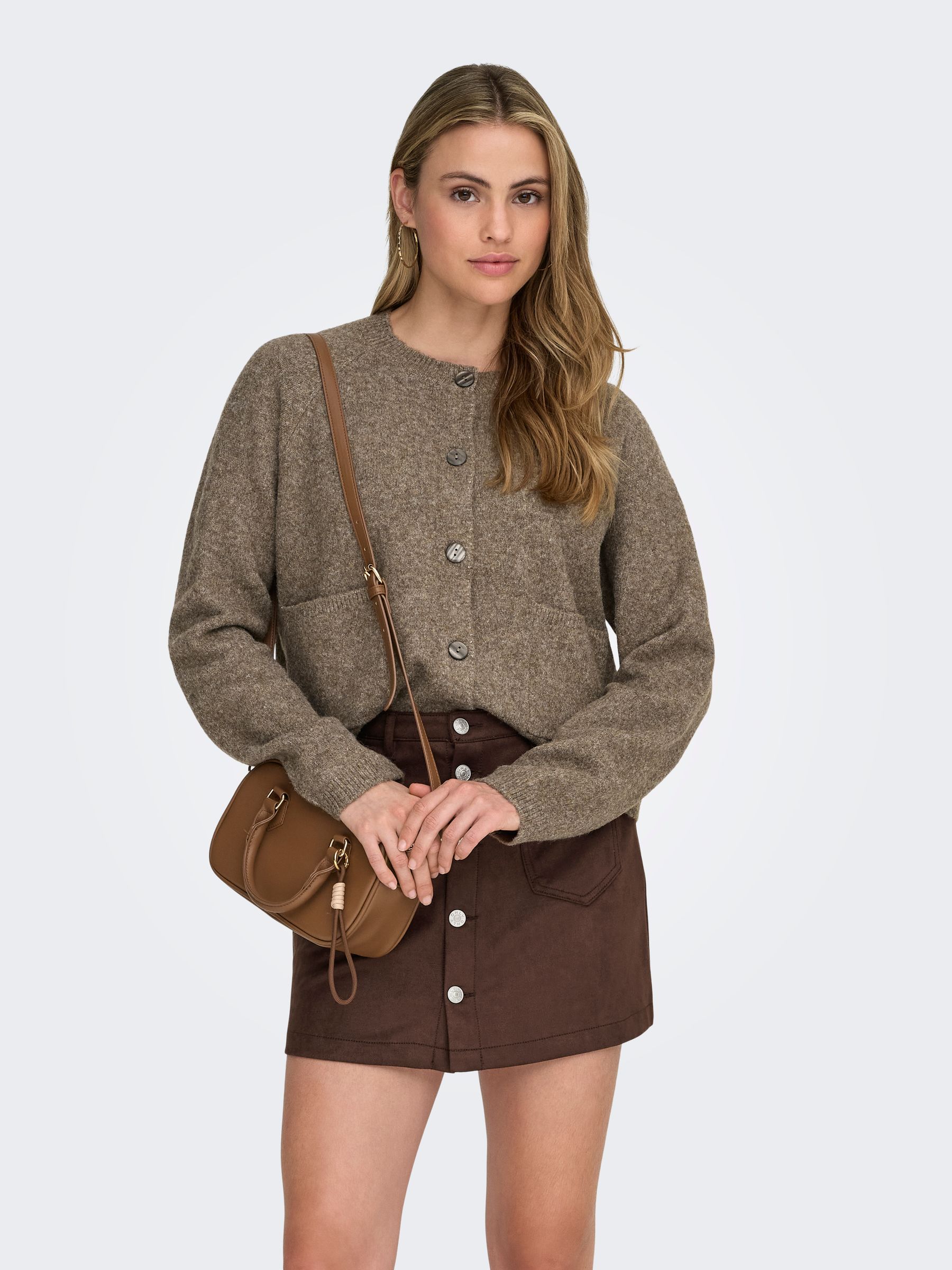 15344118_4963699_5.jpg Strickcardigan mit Knöpfen und aufgesetzten Taschen