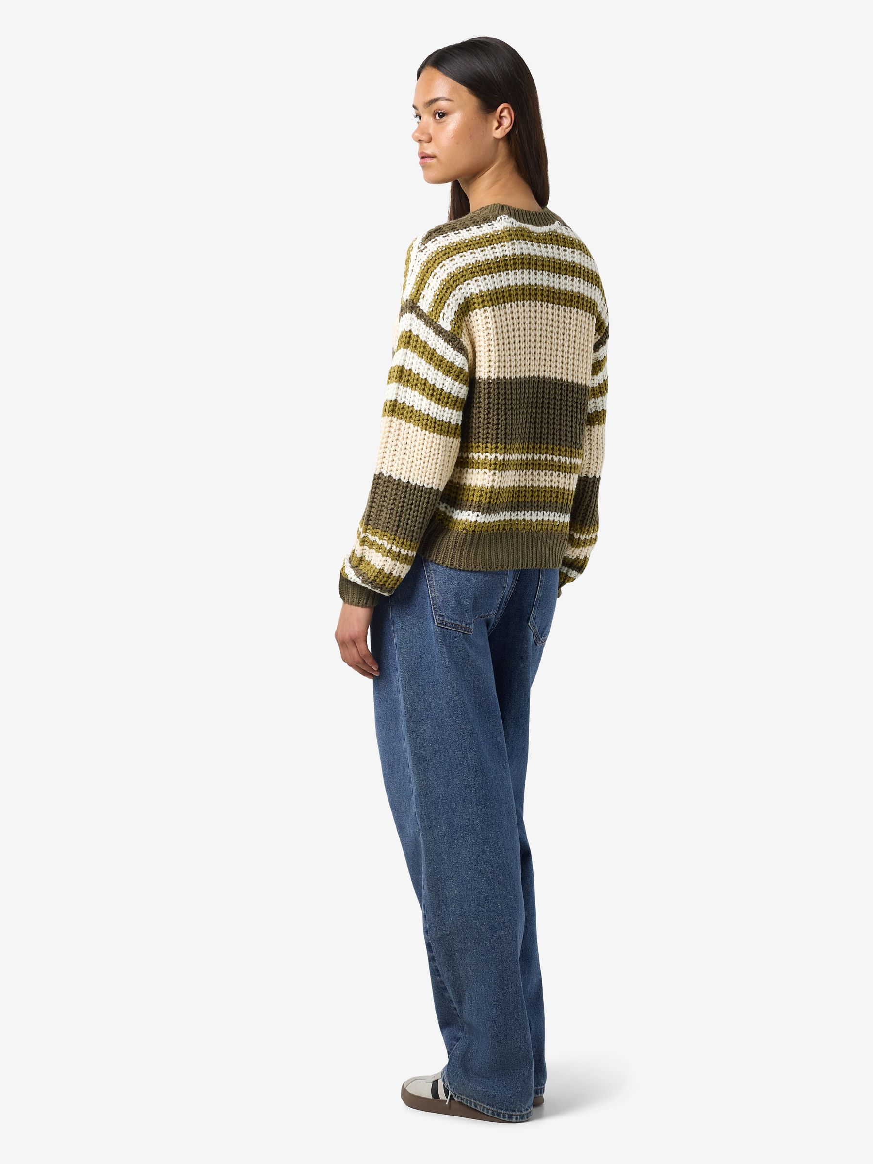 NOISY-MAY_NOOS2025_4531725_27020786_3.jpg Gestreifter Strickpullover mit Rundhalsausschnitt