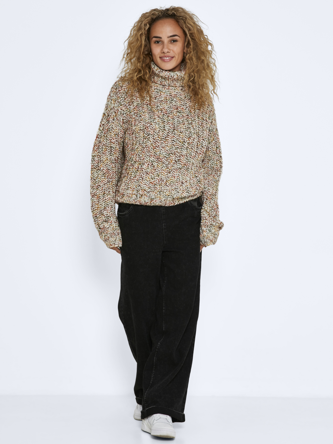 Noisy May Pullover mit Rollkragen und grobem Strickmuster – Braun, Bild 2