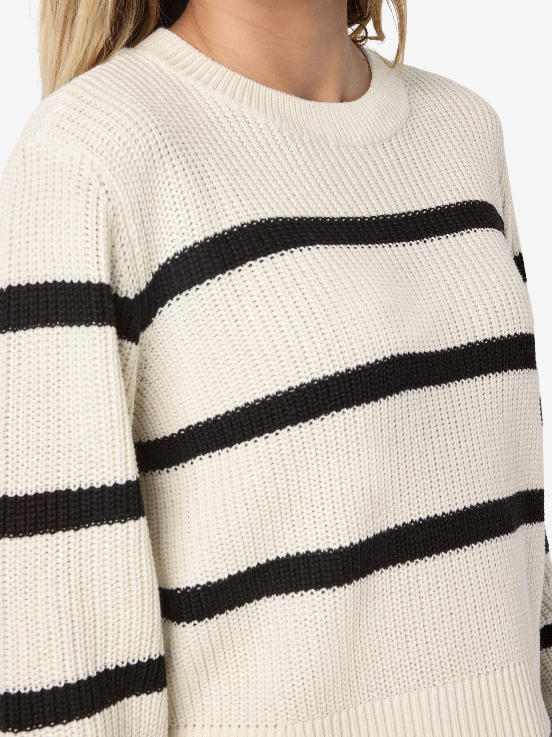 NOISY-MAY_NOOS2025_4350885_27027632_6.jpg Gestreifter Pullover mit Rundhals und weitem Schnitt
