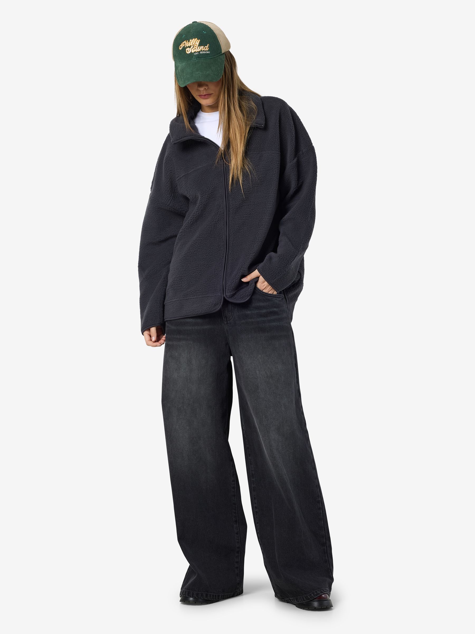 NOISY-MAY_NOOS2025_4793712_27034822_8.jpg Modische Übergangsjacke mit Fleece
