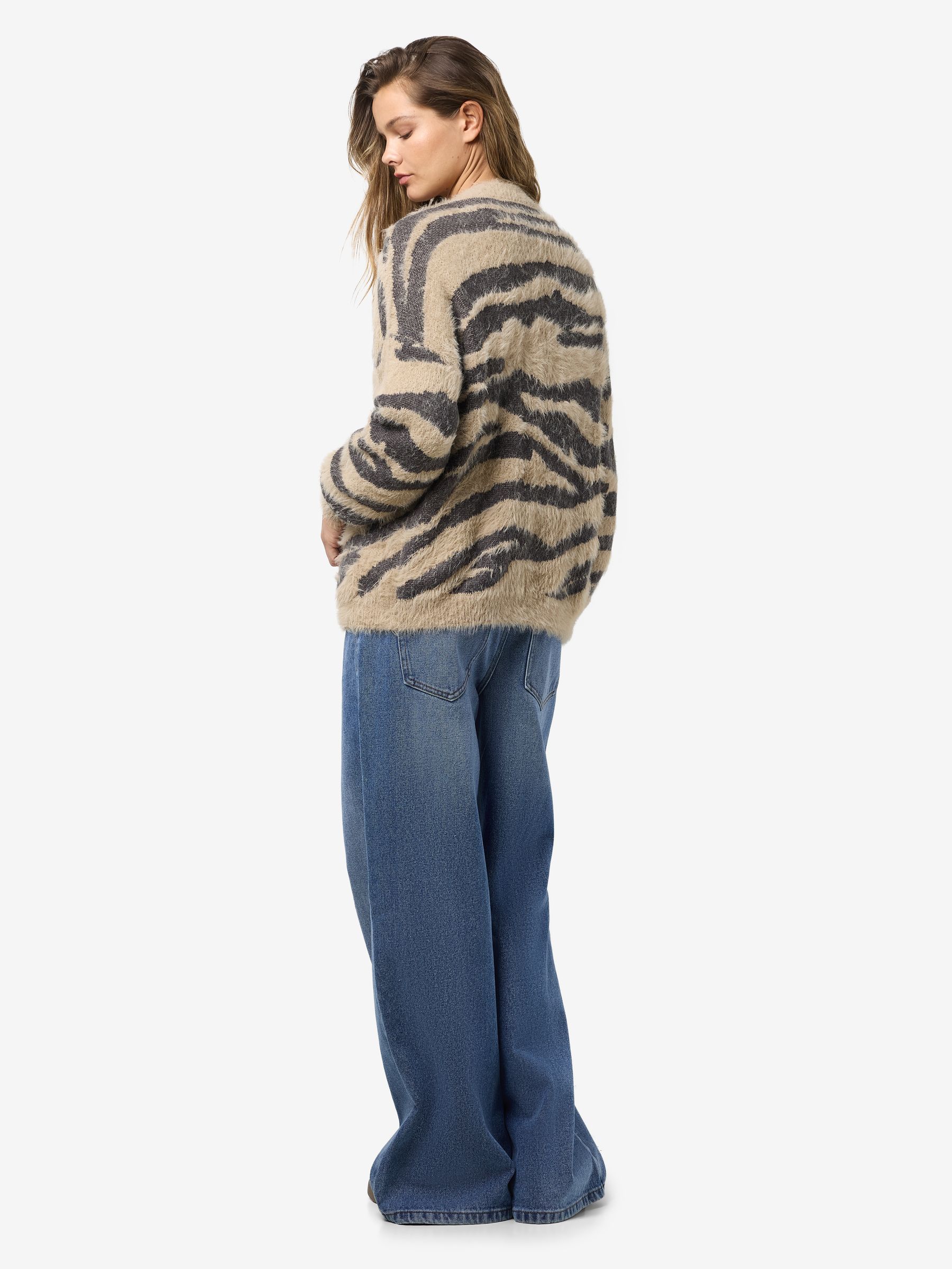 Noisy May Modische Strickjacke mit Animal-Muster und Knöpfen – Braun, Bild 2
