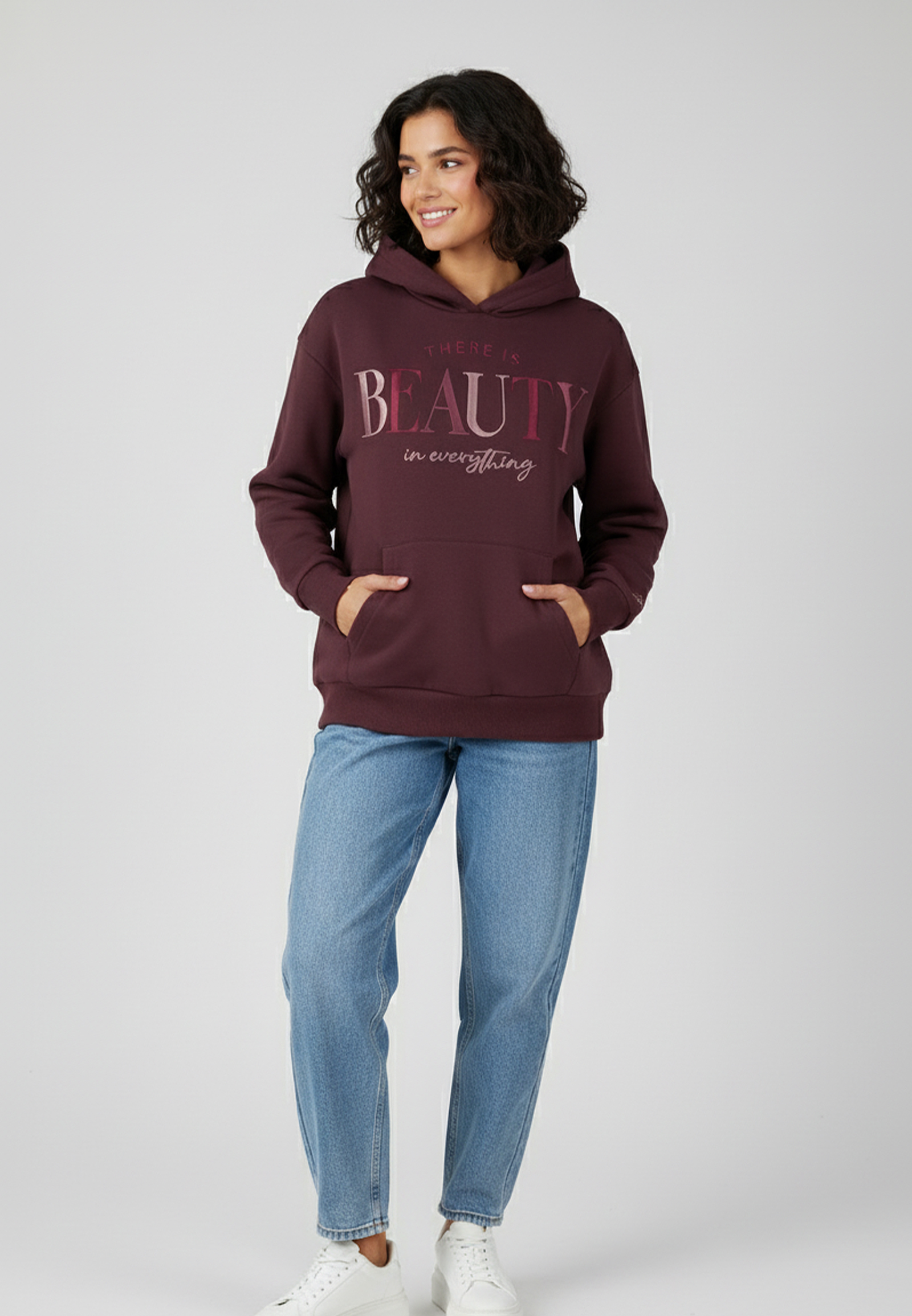 Kapuzensweatshirt mit Schriftzug Kapuzensweatshirt mit Schriftzug