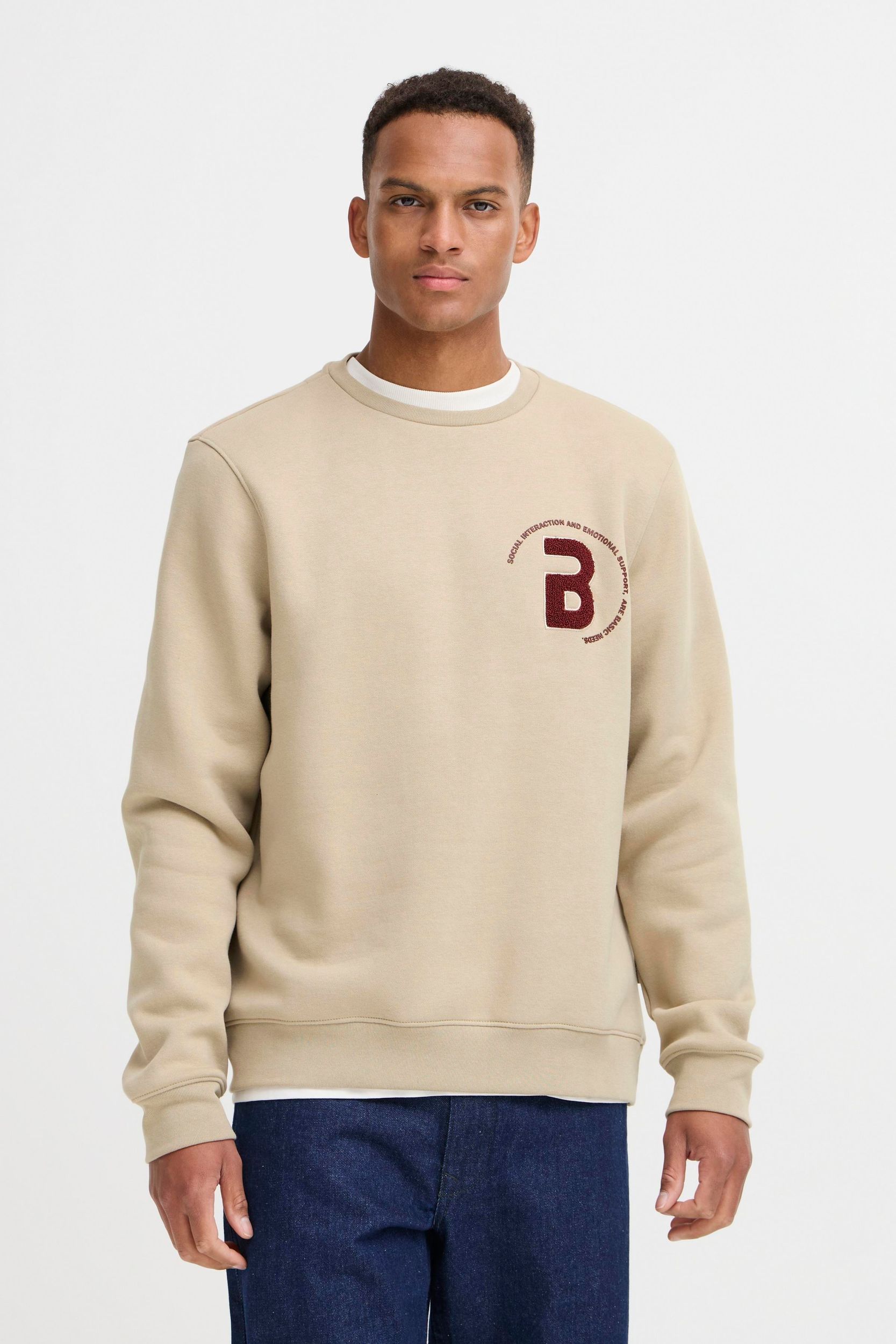 Langärmliges Shirt mit Rundhals und gestreiftem Muster Langärmliges Shirt mit Rundhals und gestreiftem Muster