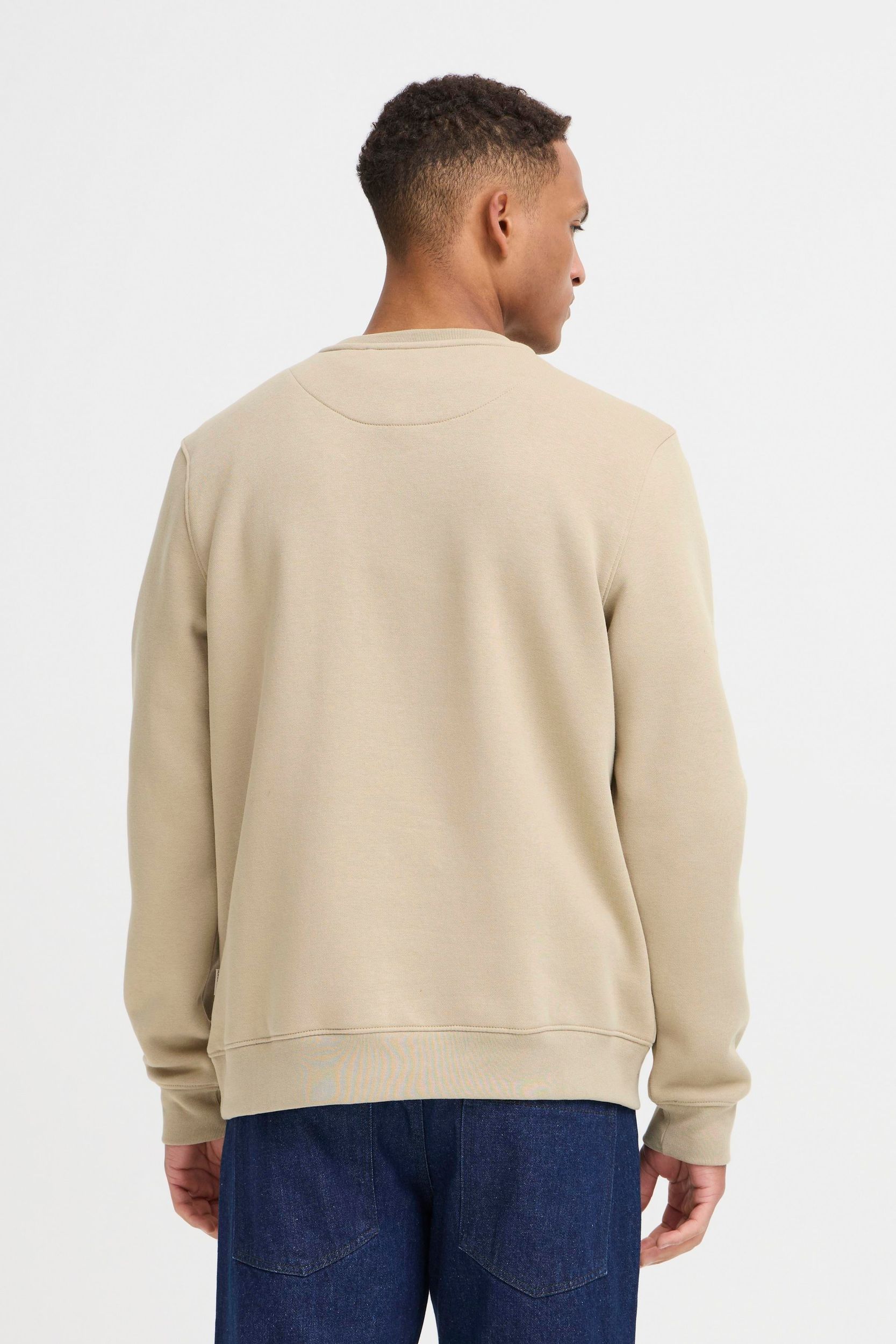 Langärmliges Shirt mit Rundhals und gestreiftem Muster Langärmliges Shirt mit Rundhals und gestreiftem Muster
