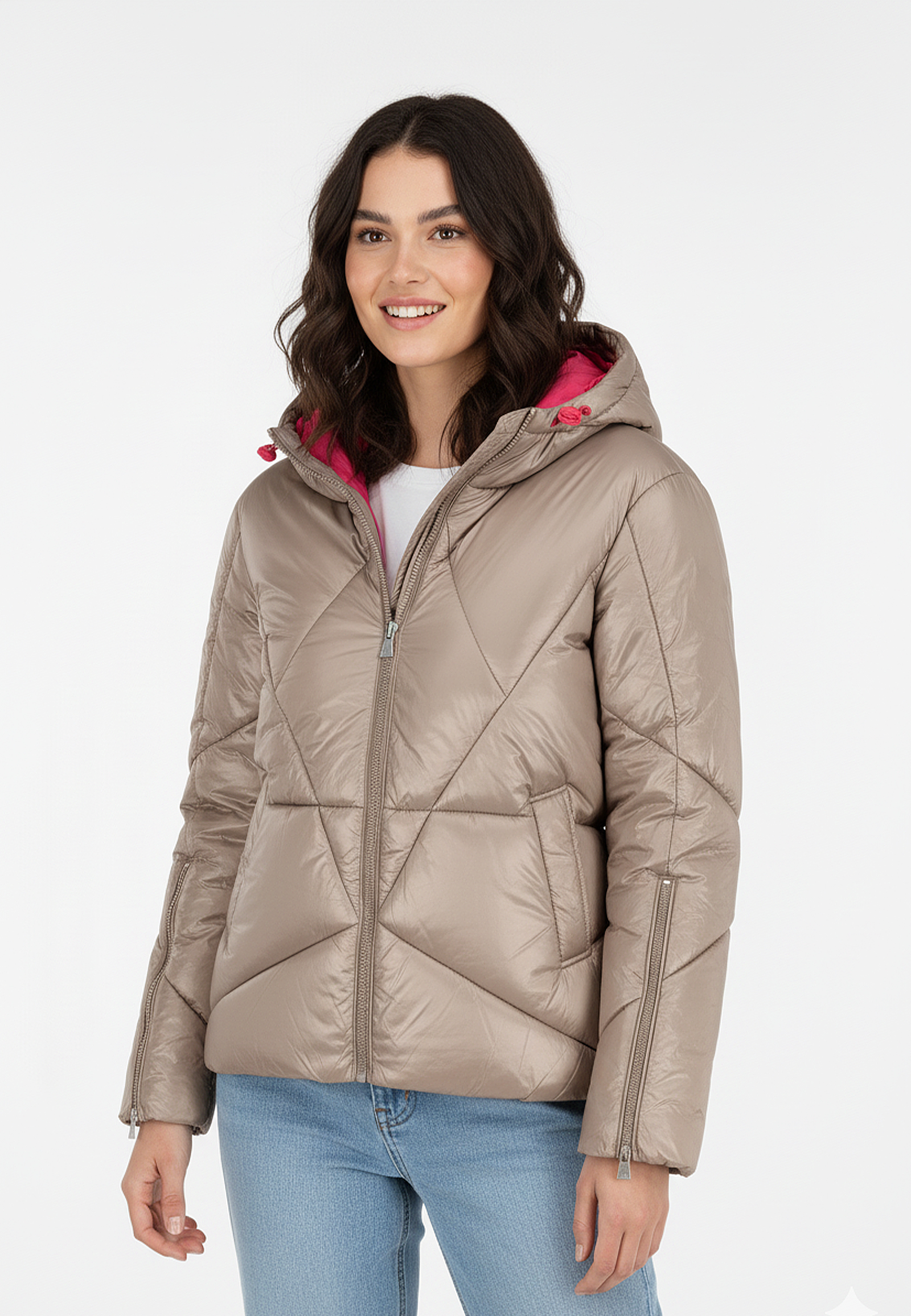 Steppjacke mit Kapuze und Reißverschluss für kühles Wetter Steppjacke mit Kapuze und Reißverschluss für kühles Wetter