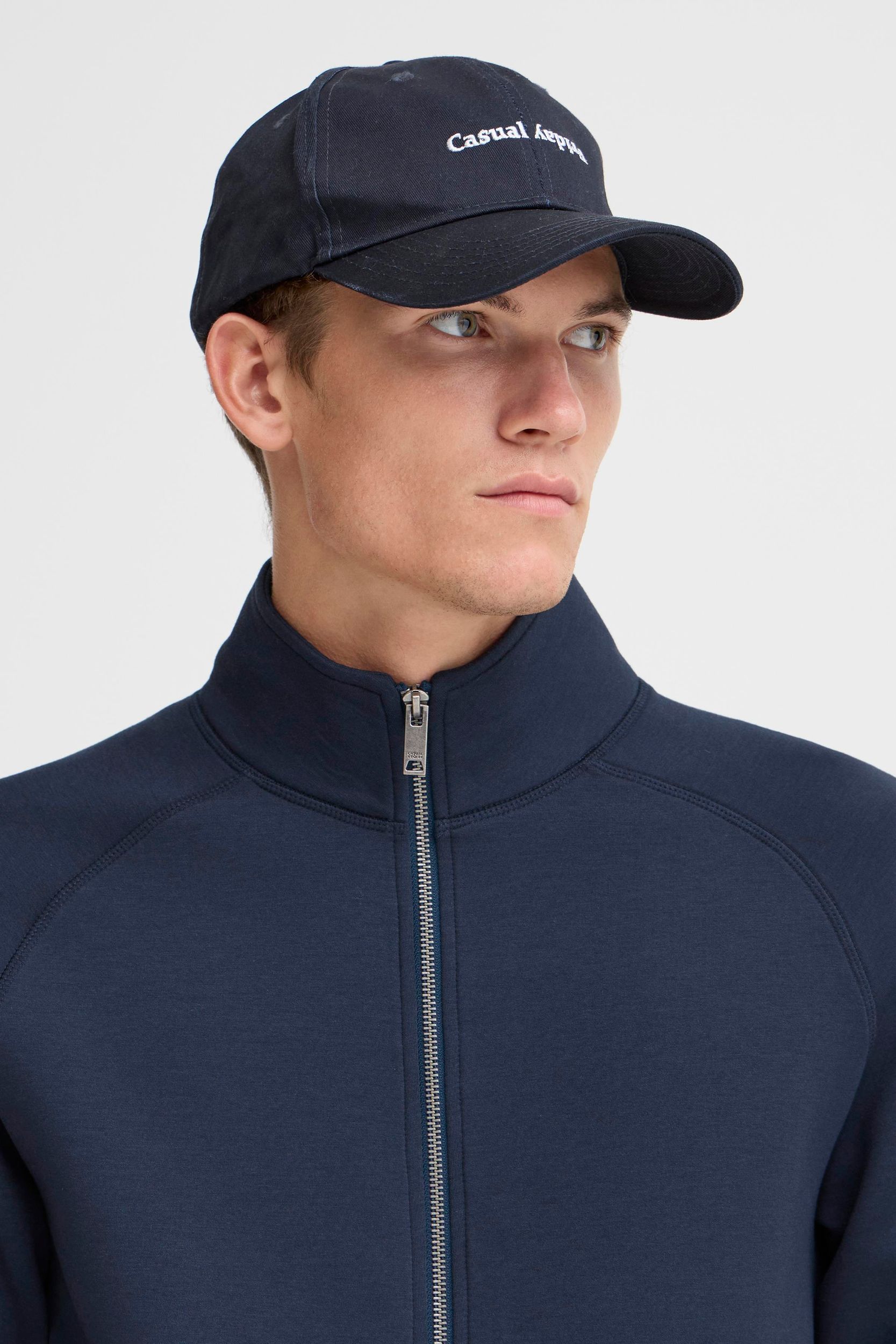 20504936_193921_350.jpg Sweatshirt mit Zipper und modernem Stehkragen