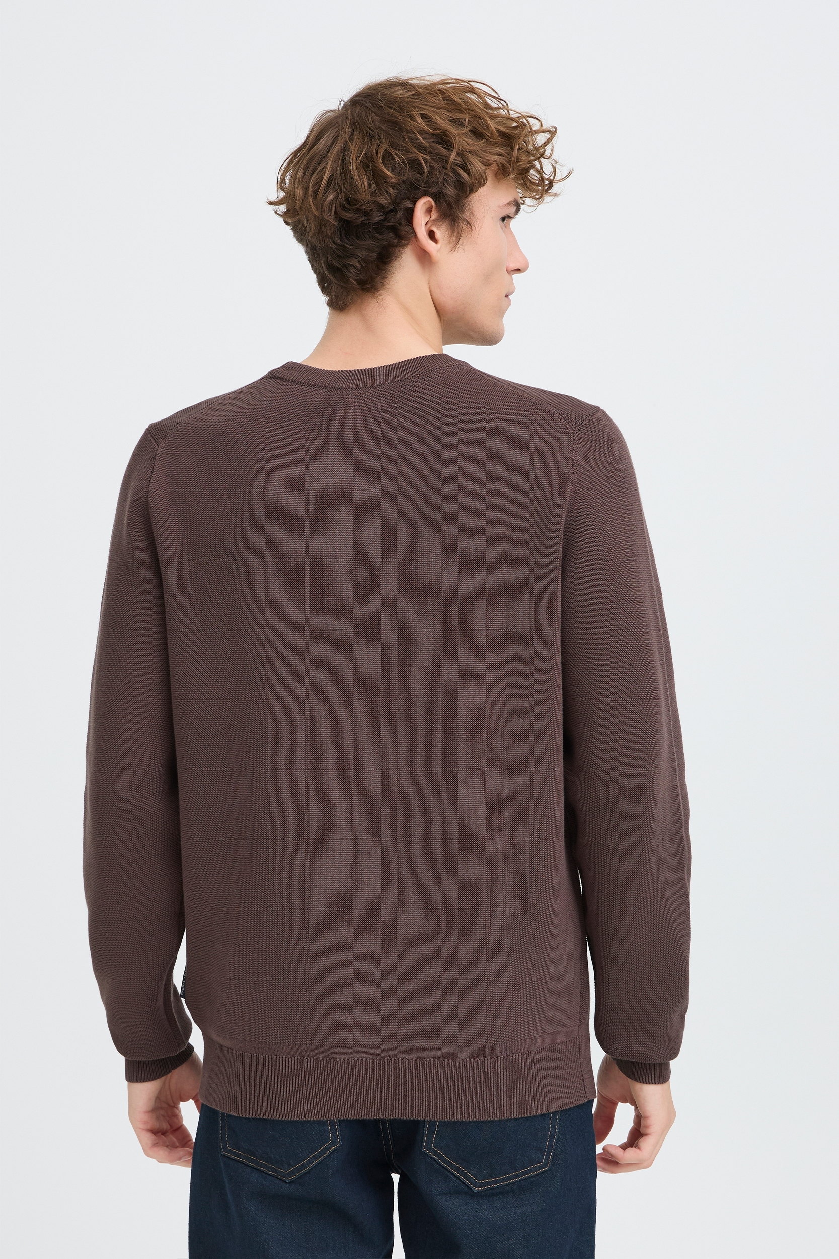 Weicher gestrickter Pullover mit langen Ärmeln stylish Weicher gestrickter Pullover mit langen Ärmeln stylish
