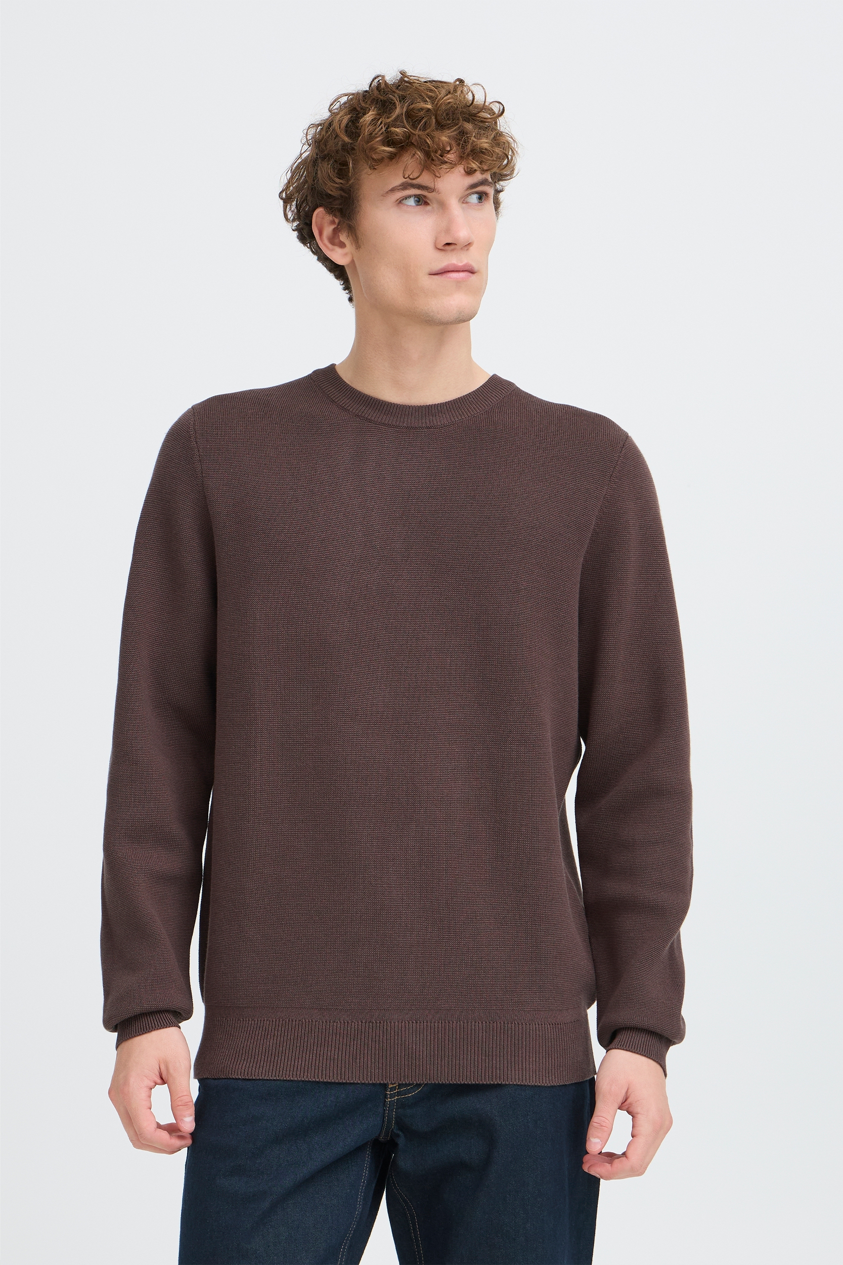 Weicher gestrickter Pullover mit langen Ärmeln stylish Weicher gestrickter Pullover mit langen Ärmeln stylish