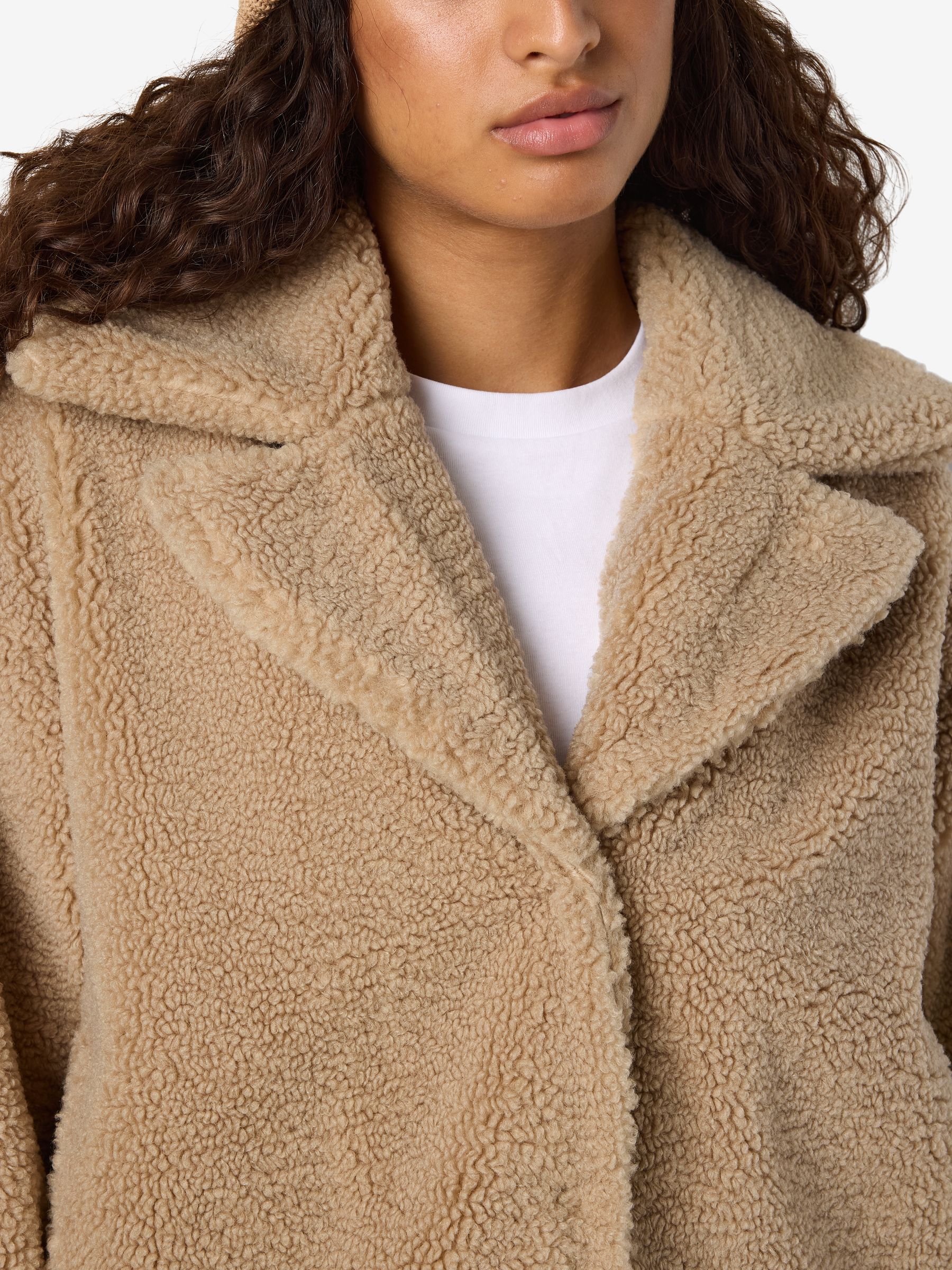 27034329_4788722_1.jpg Modische Übergangsjacke mit Teddy-Look