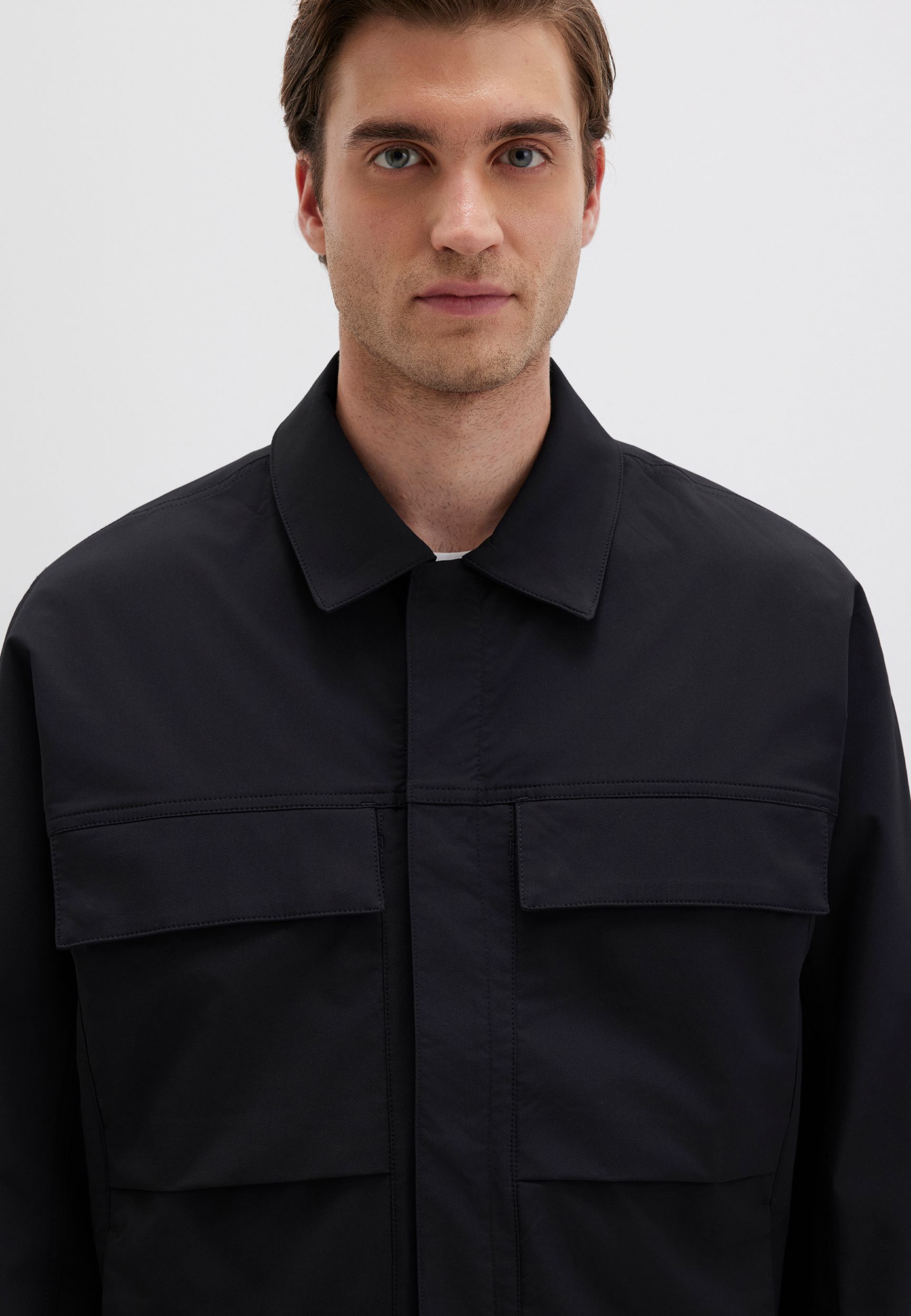 Mavi mavi Vielseitige moderne Jacke mit Brusttaschen und Kragen – Schwarz, Bild 2