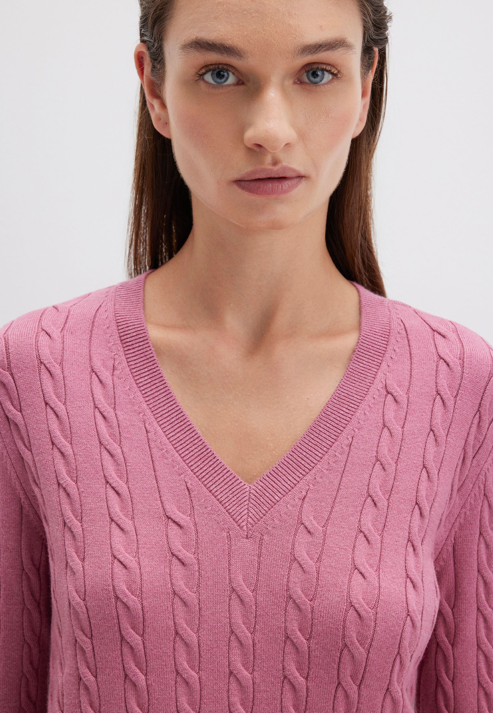 M1710340_70950_3.jpg Klassischer Zopfmuster Strickpullover mit V-Ausschnitt