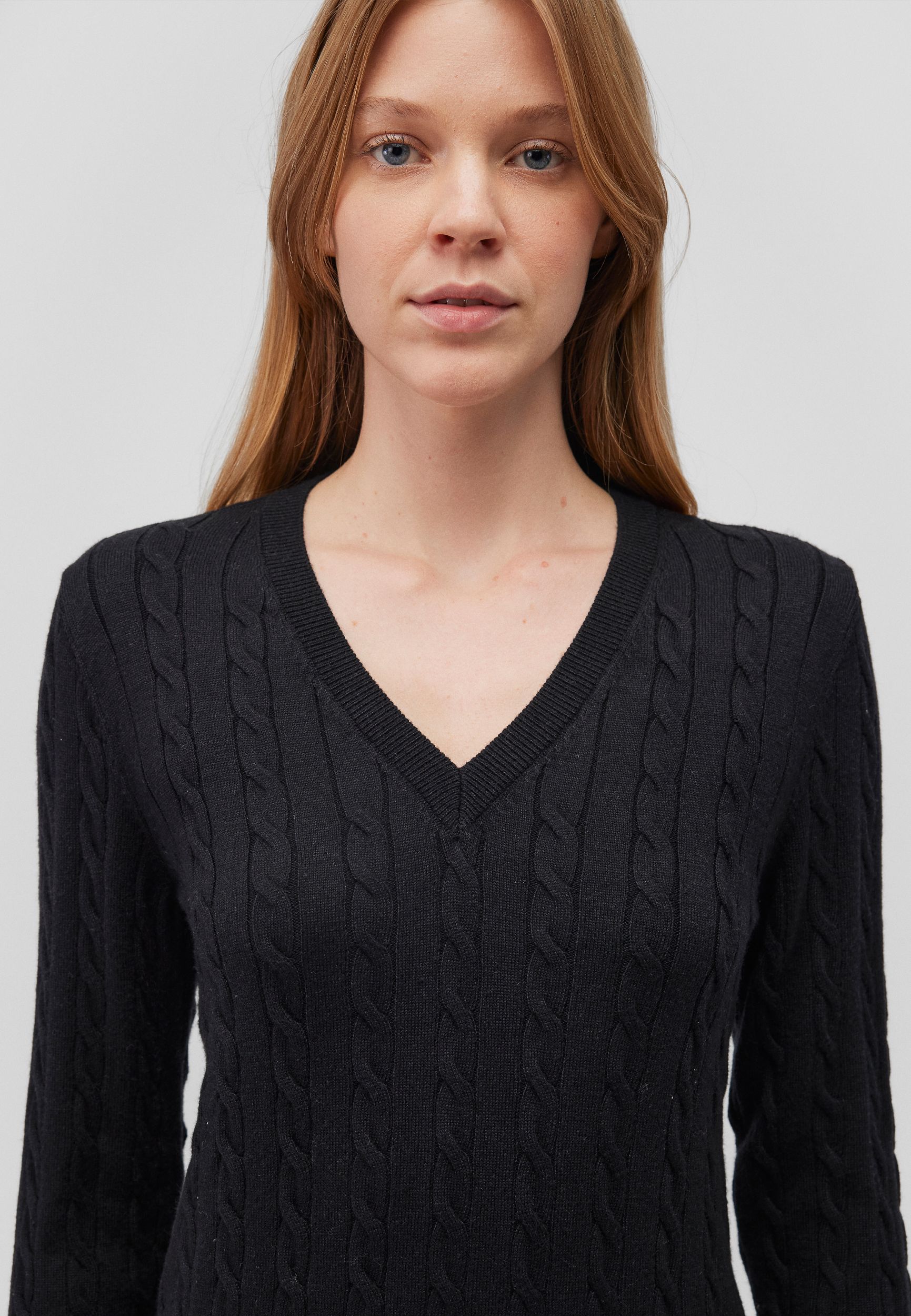 M1710340_900_3.jpg Klassischer Zopfmuster Strickpullover mit V-Ausschnitt
