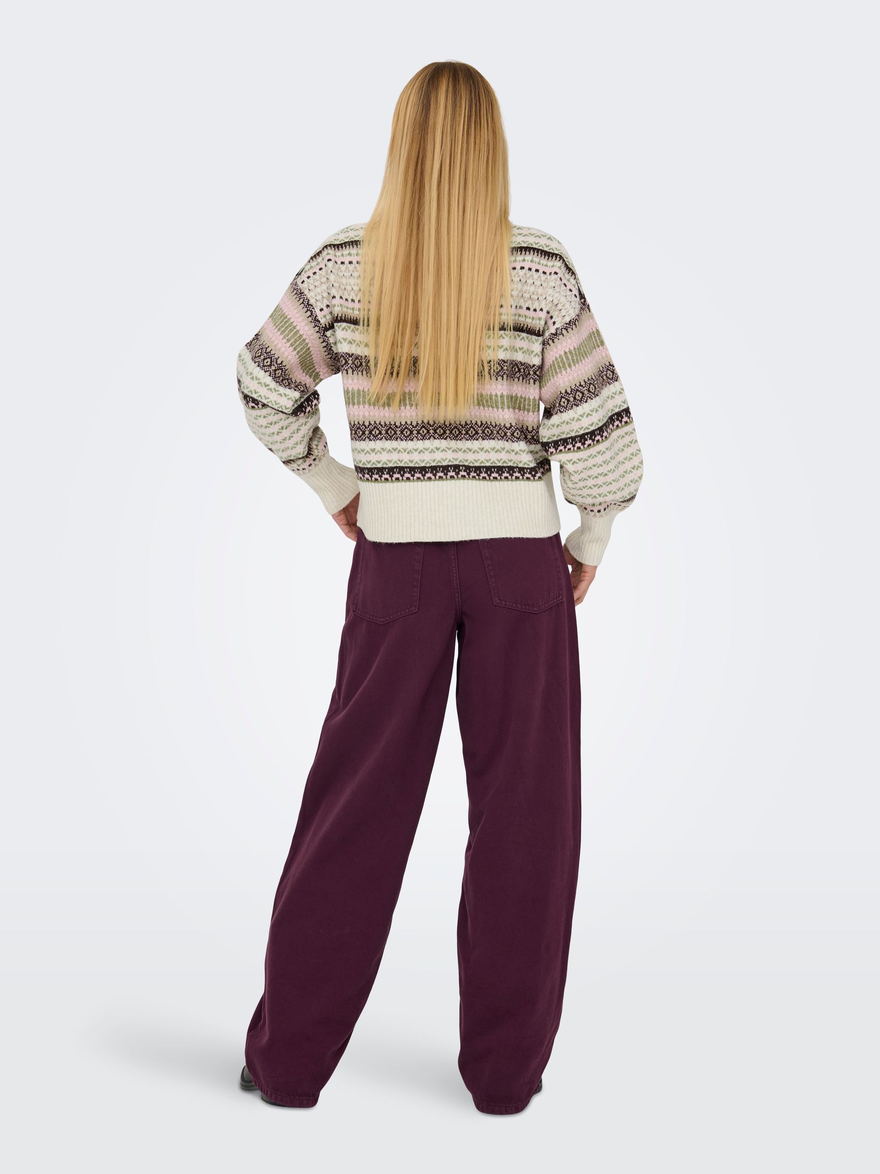 15285832_4143651_4.jpg Pullover mit geometrischem Muster und Strickdetails