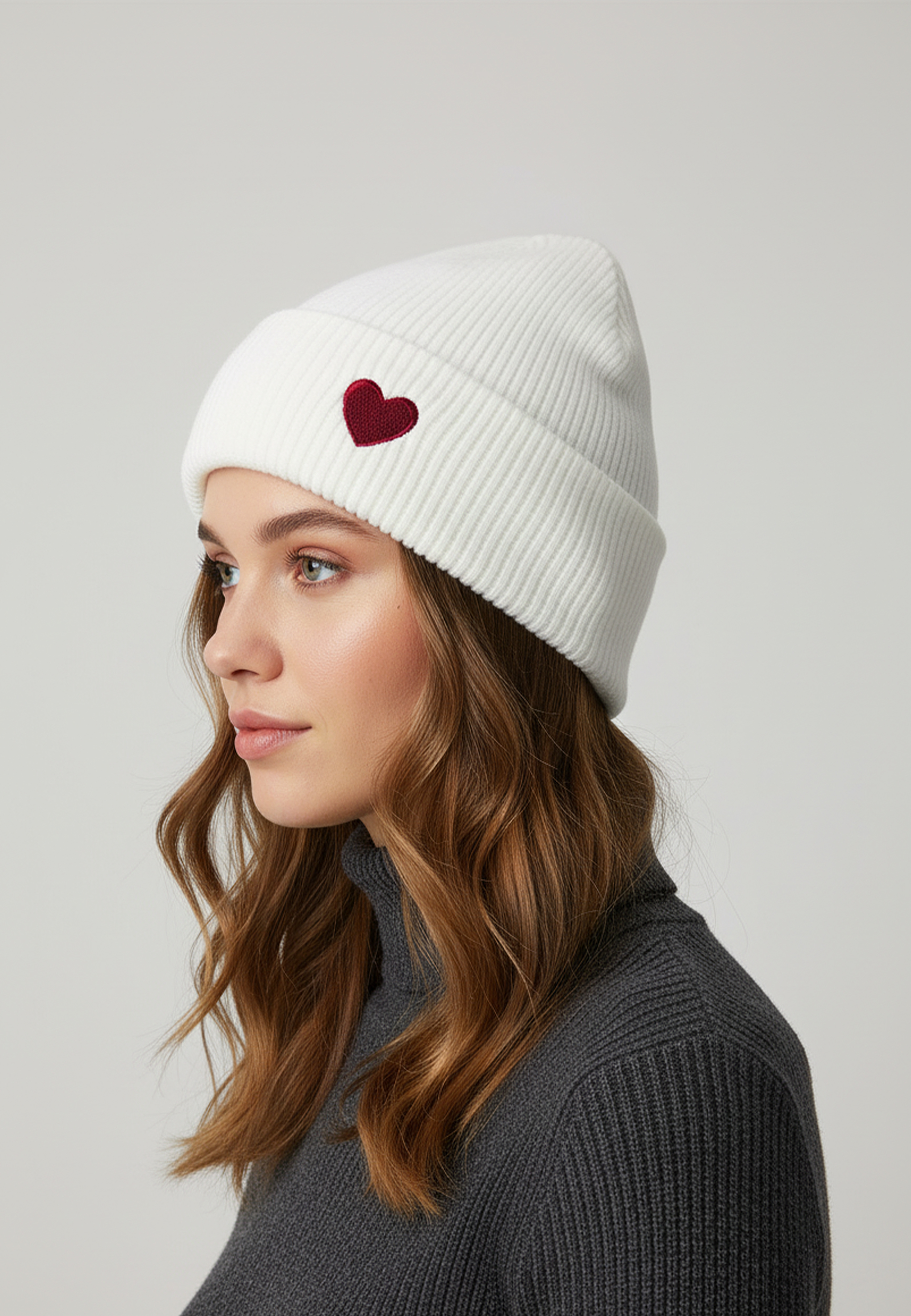 Faera Gemusterte Strickmütze mit Rippbündchen dezenter Stickerei – Natur, Bild 2