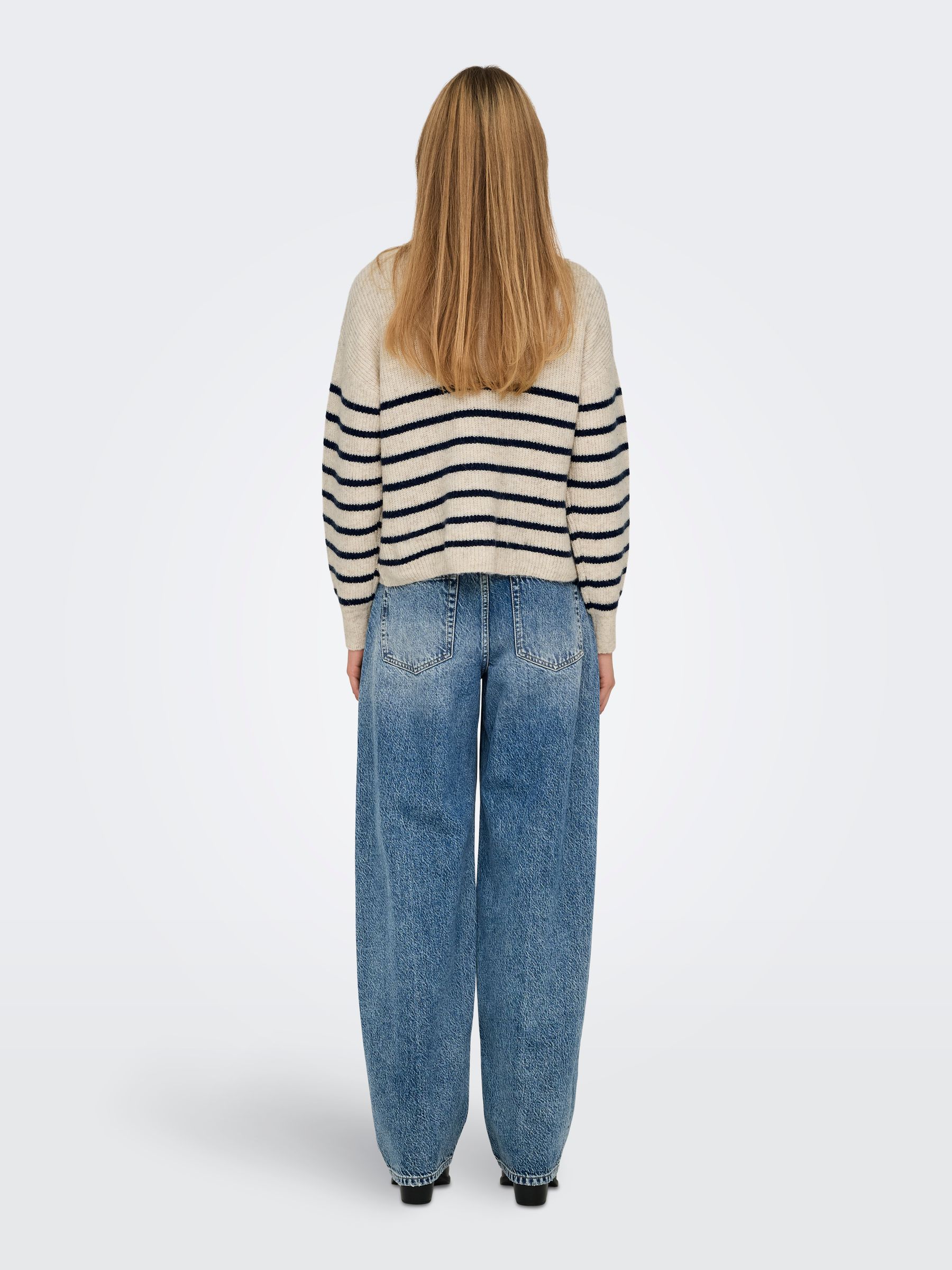 15282472_4143107_4.jpg Gestreifter Pullover mit Reißverschluss und Stehkragen