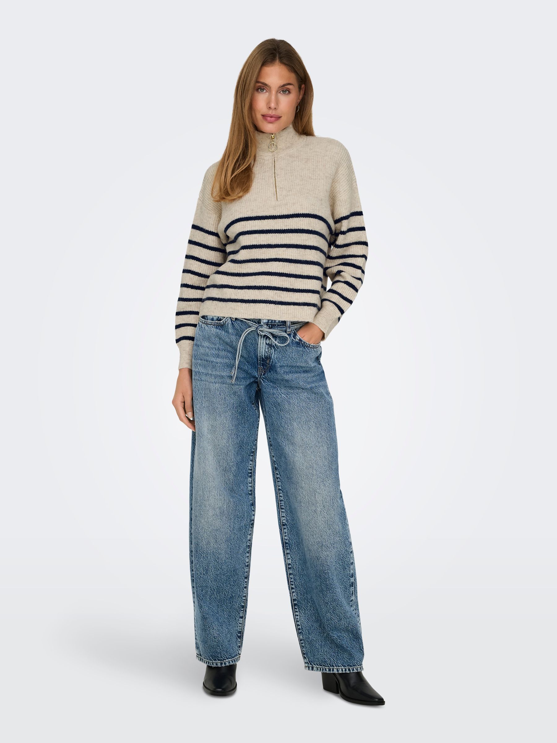 15282472_4143107_5.jpg Gestreifter Pullover mit Reißverschluss und Stehkragen