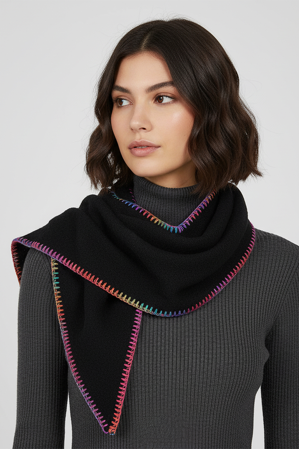 Schal Dreiecksform mit bunter Zierkante Rainbow Schal Dreiecksform mit bunter Zierkante Rainbow