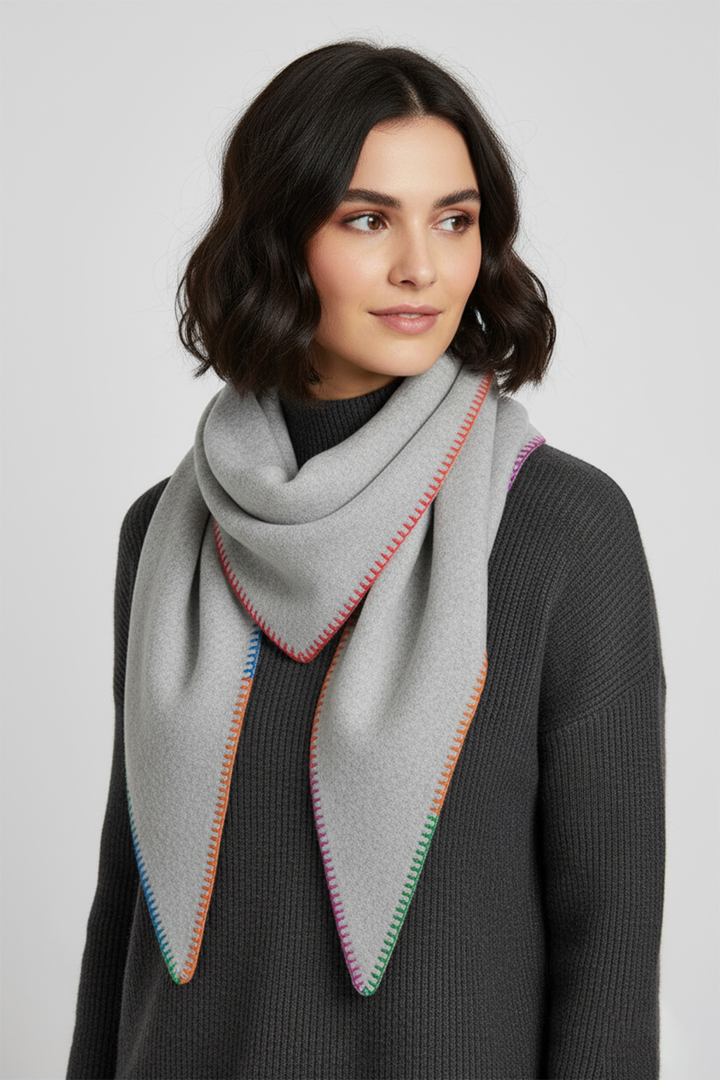 Schal Dreiecksform mit bunter Zierkante Rainbow Schal Dreiecksform mit bunter Zierkante Rainbow