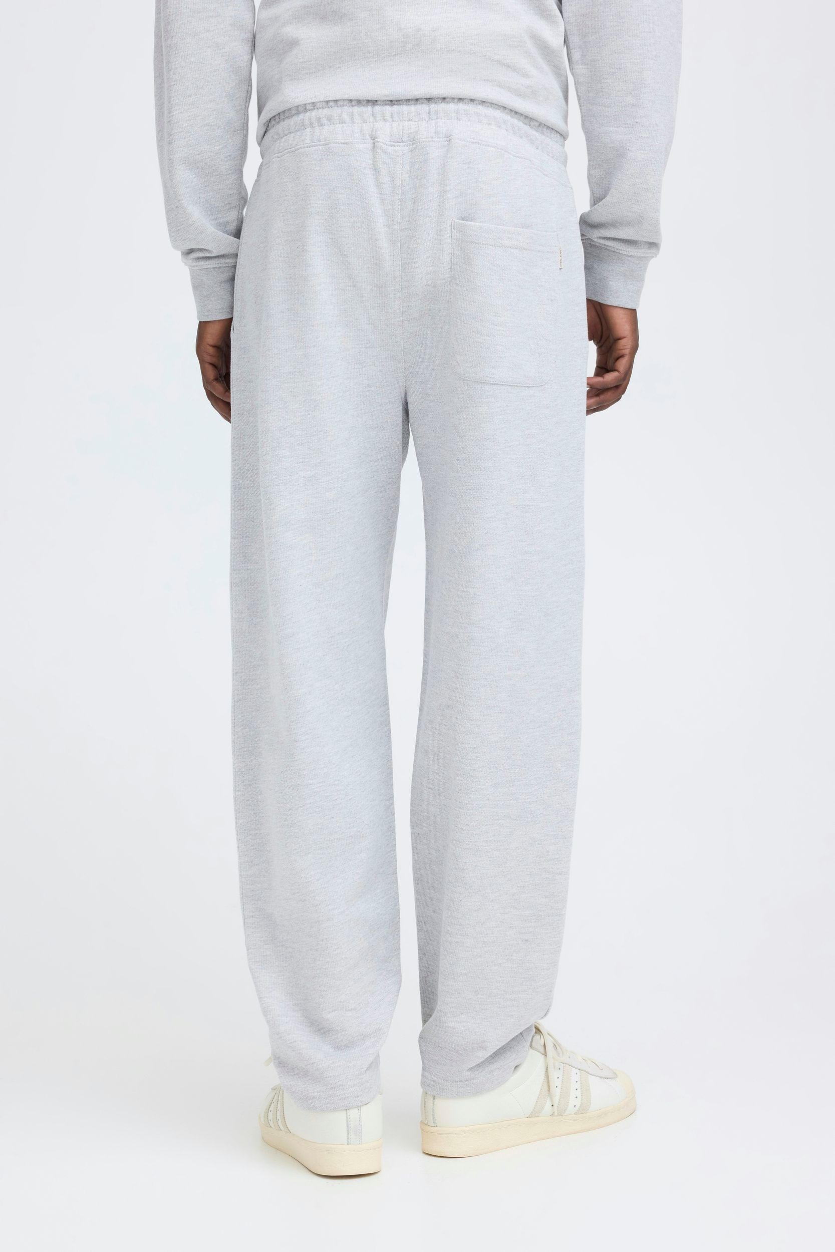 Jogginghose mit weitem Bein und elastischem Bund Relaxed Fit Jogginghose mit weitem Bein und elastischem Bund Relaxed Fit