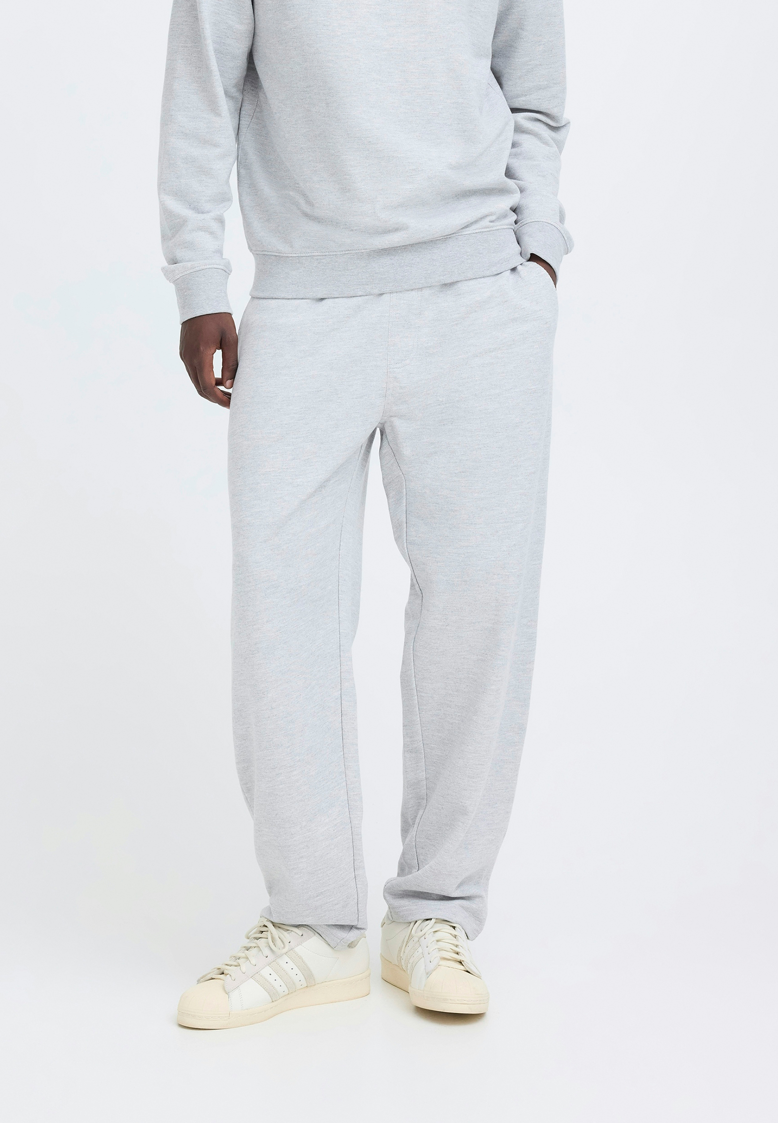 Jogginghose mit weitem Bein und elastischem Bund Relaxed Fit Jogginghose mit weitem Bein und elastischem Bund Relaxed Fit