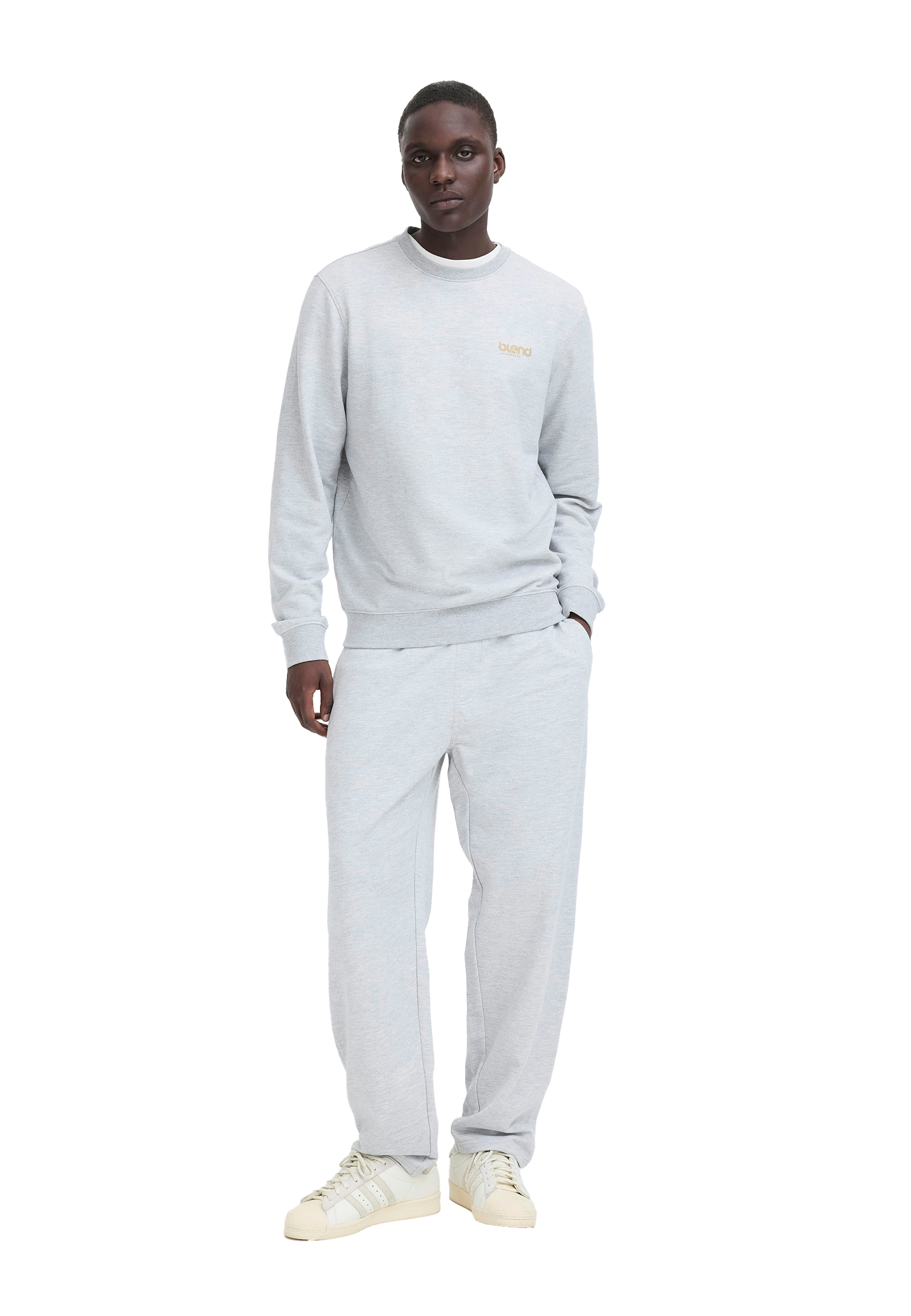 Jogginghose mit weitem Bein und elastischem Bund Relaxed Fit Jogginghose mit weitem Bein und elastischem Bund Relaxed Fit