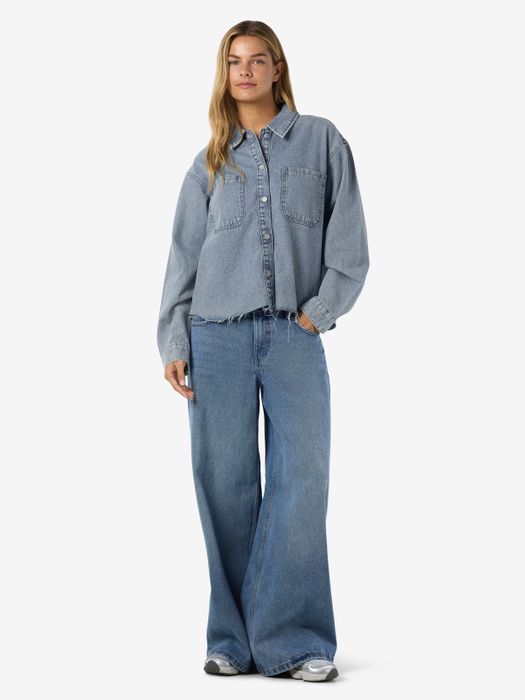 JDY Jeansbluse Hemdkragen Brusttaschen Knopfleiste Fransenbund, Farbe: Hellblau