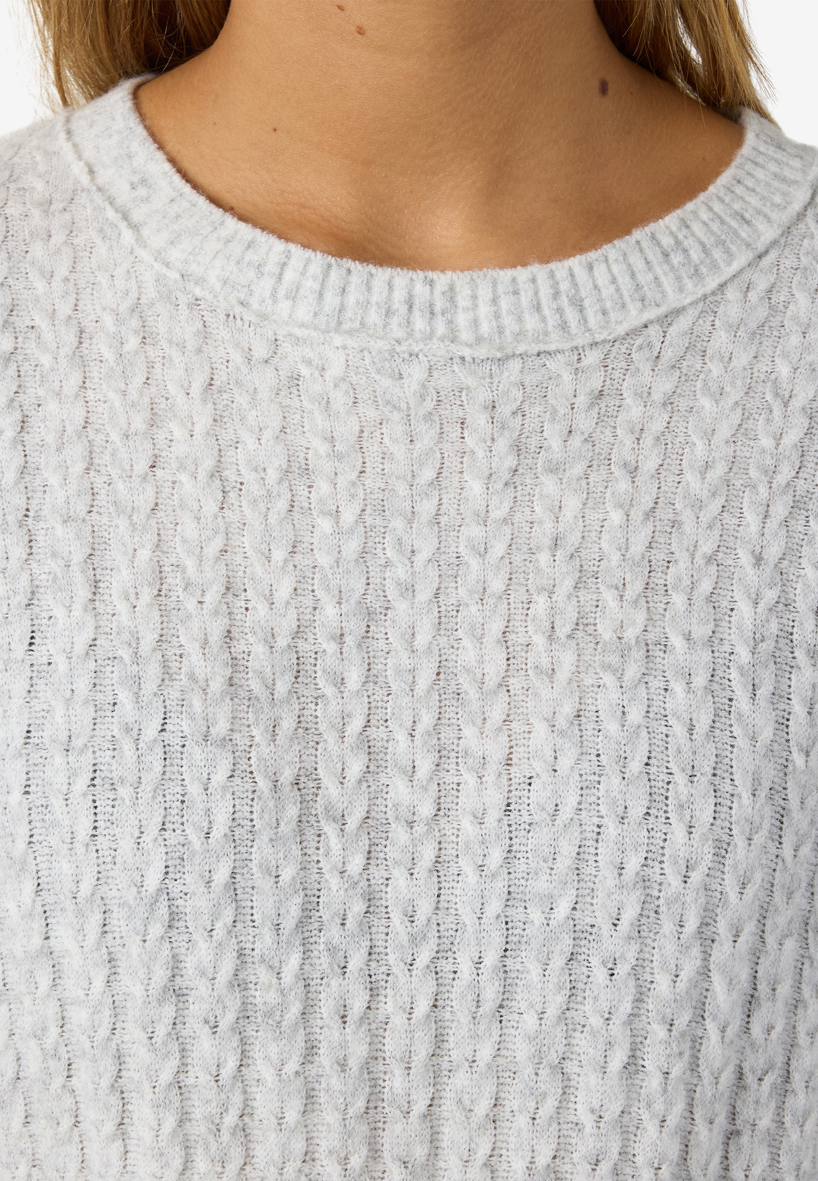 Gemusterter Strickpullover mit Rundhalsausschnitt Gemusterter Strickpullover mit Rundhalsausschnitt