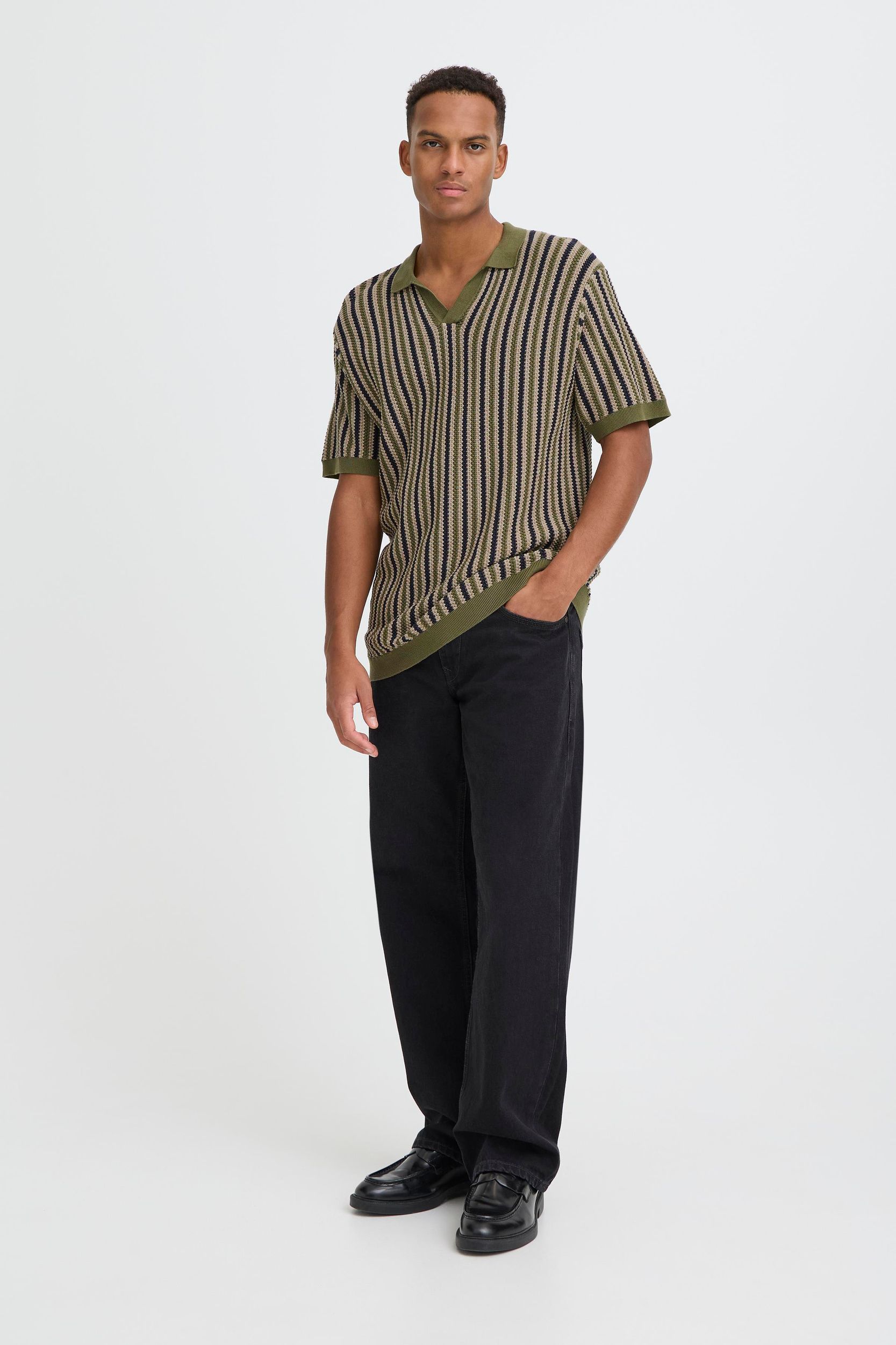 20720431-180523_180523_5.jpg Stilvolles Kurzarmshirt V-Ausschnitt Rippbündchen Casual