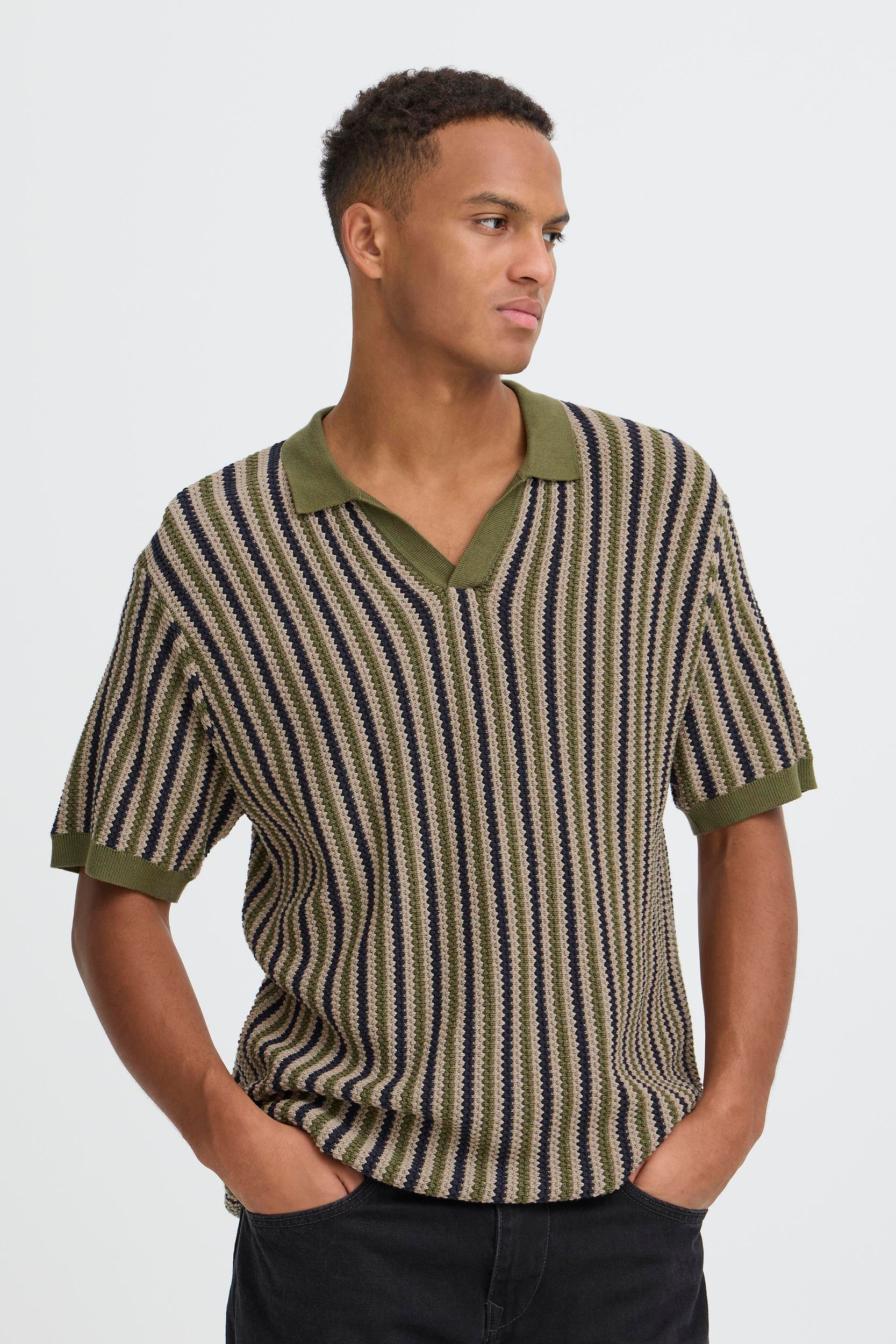 20720431-180523_180523_6.jpg Stilvolles Kurzarmshirt V-Ausschnitt Rippbündchen Casual