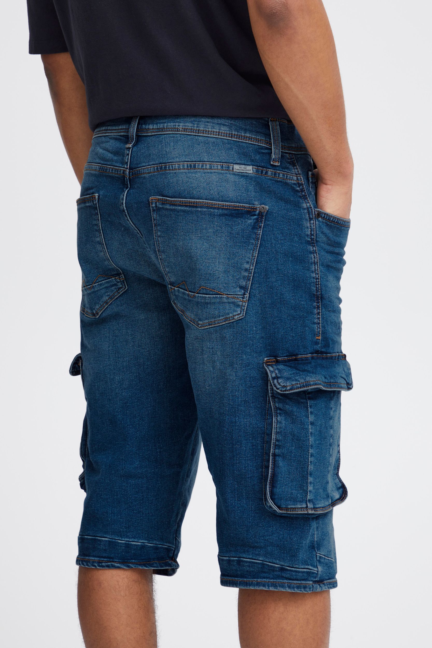 20713329-200291_200291_4.jpg Lässige Sommershorts Moderne Taschen Relaxed Design Denim