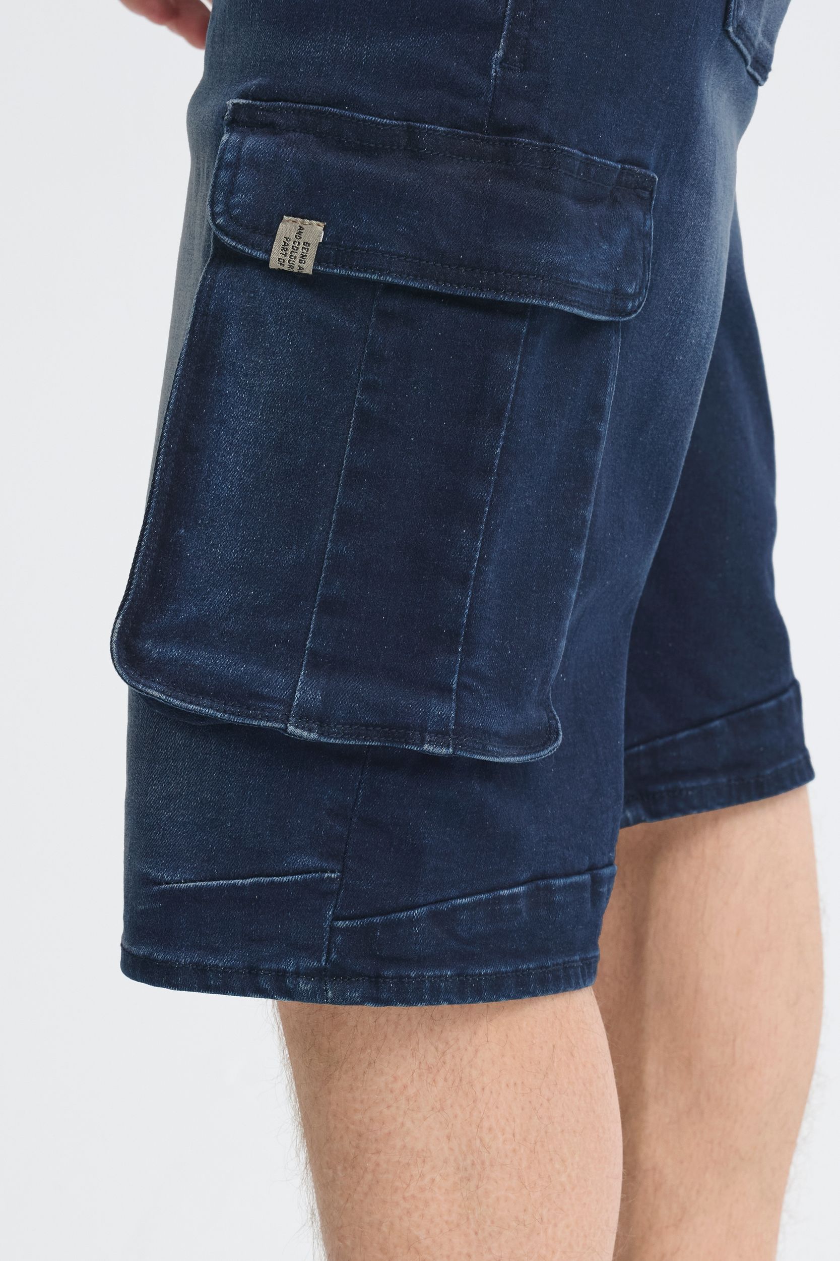 20713329-200292_200292_4.jpg Lässige Sommershorts Moderne Taschen Relaxed Design Denim