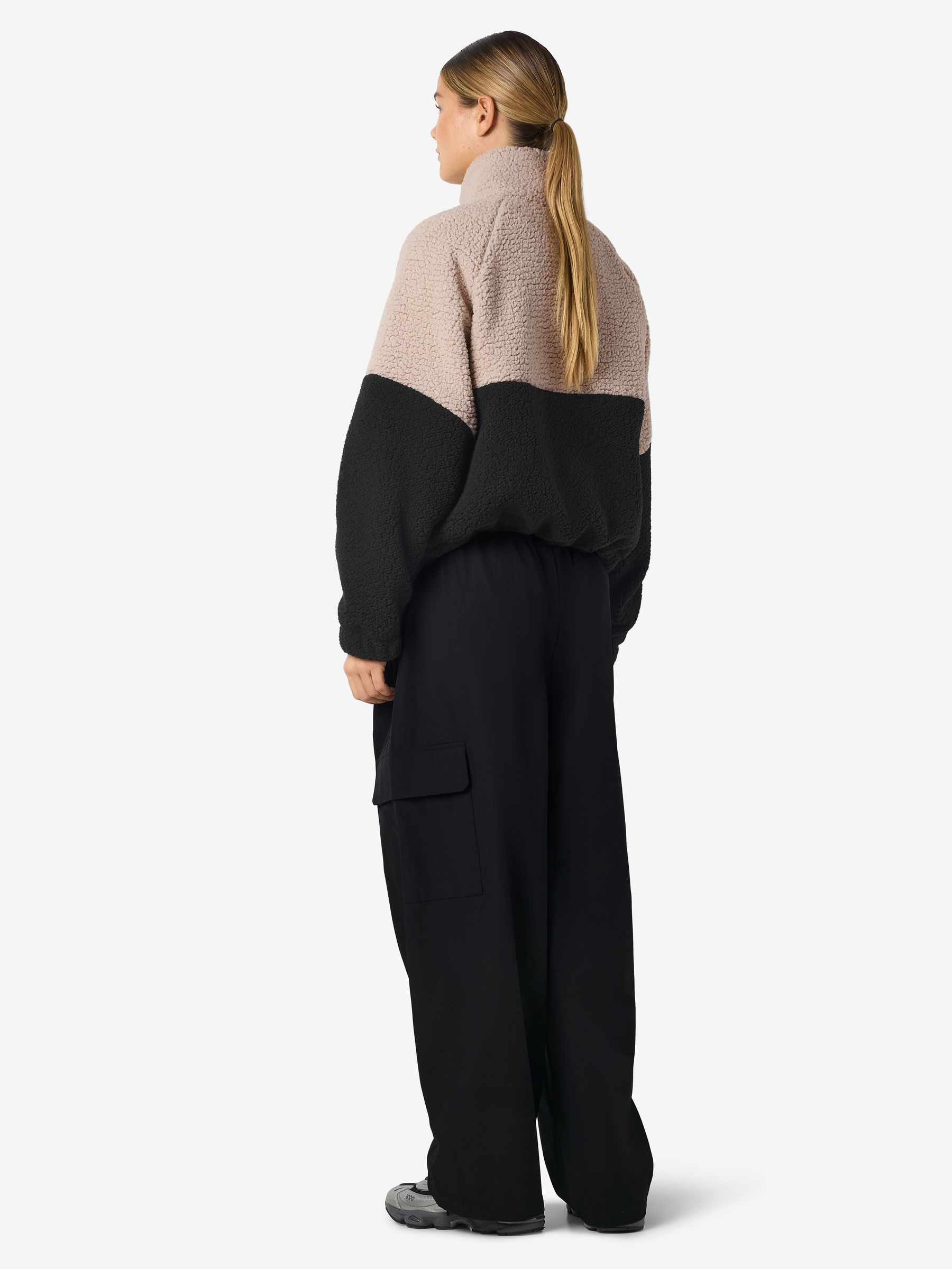 27035911_4982395_5.jpg Flauschige Outdoor-Jacke mit Kontrast-Design Reißverschluss