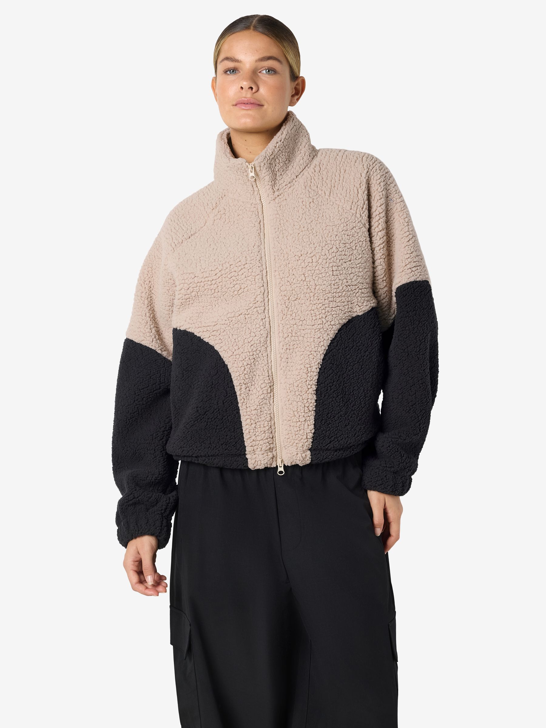 27035911_4982395_7.jpg Flauschige Outdoor-Jacke mit Kontrast-Design Reißverschluss