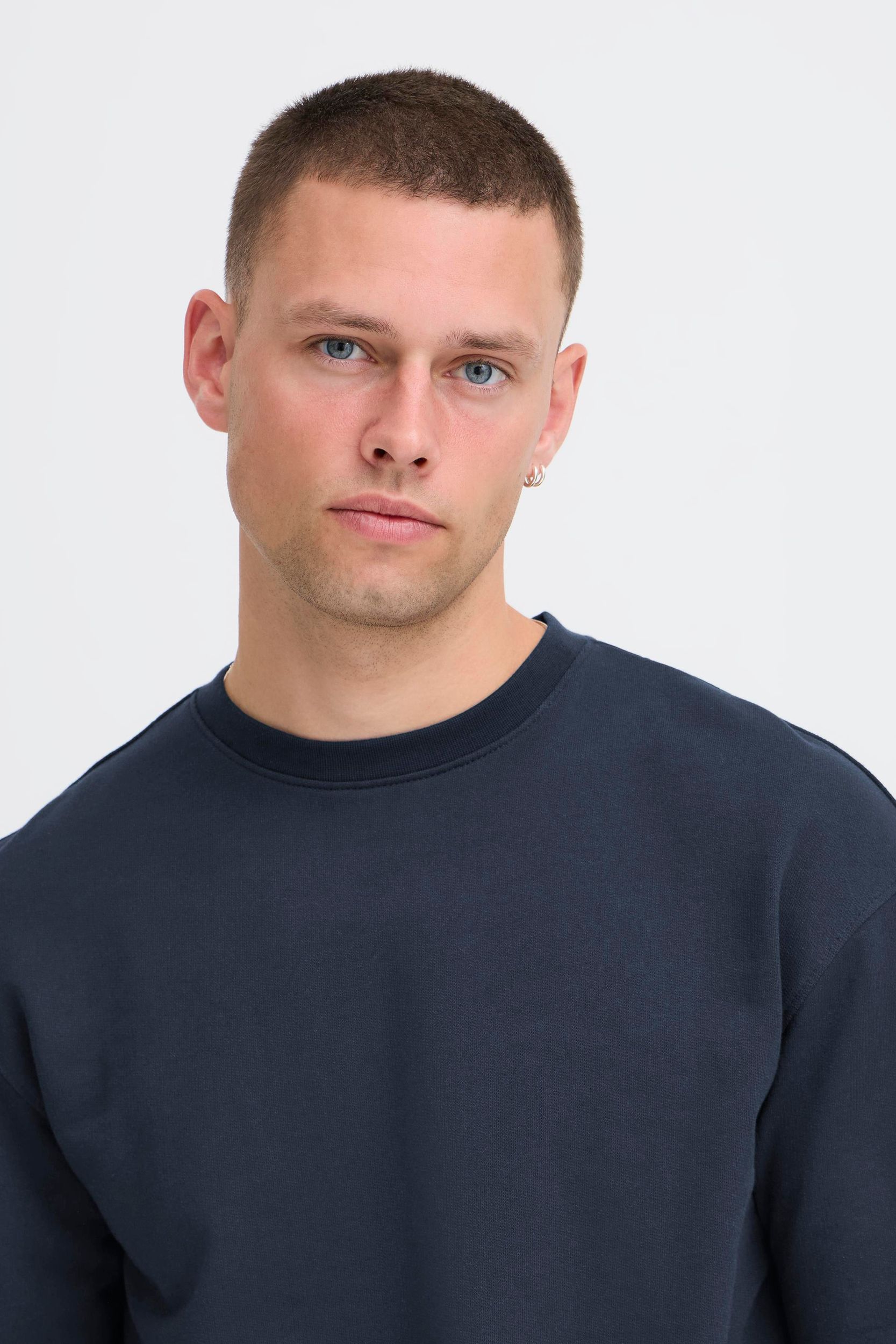 20720214-194011_194011_4.jpg Hochwertiges Basic Sweatshirt Rundhals Bündchen Atmungsaktiv