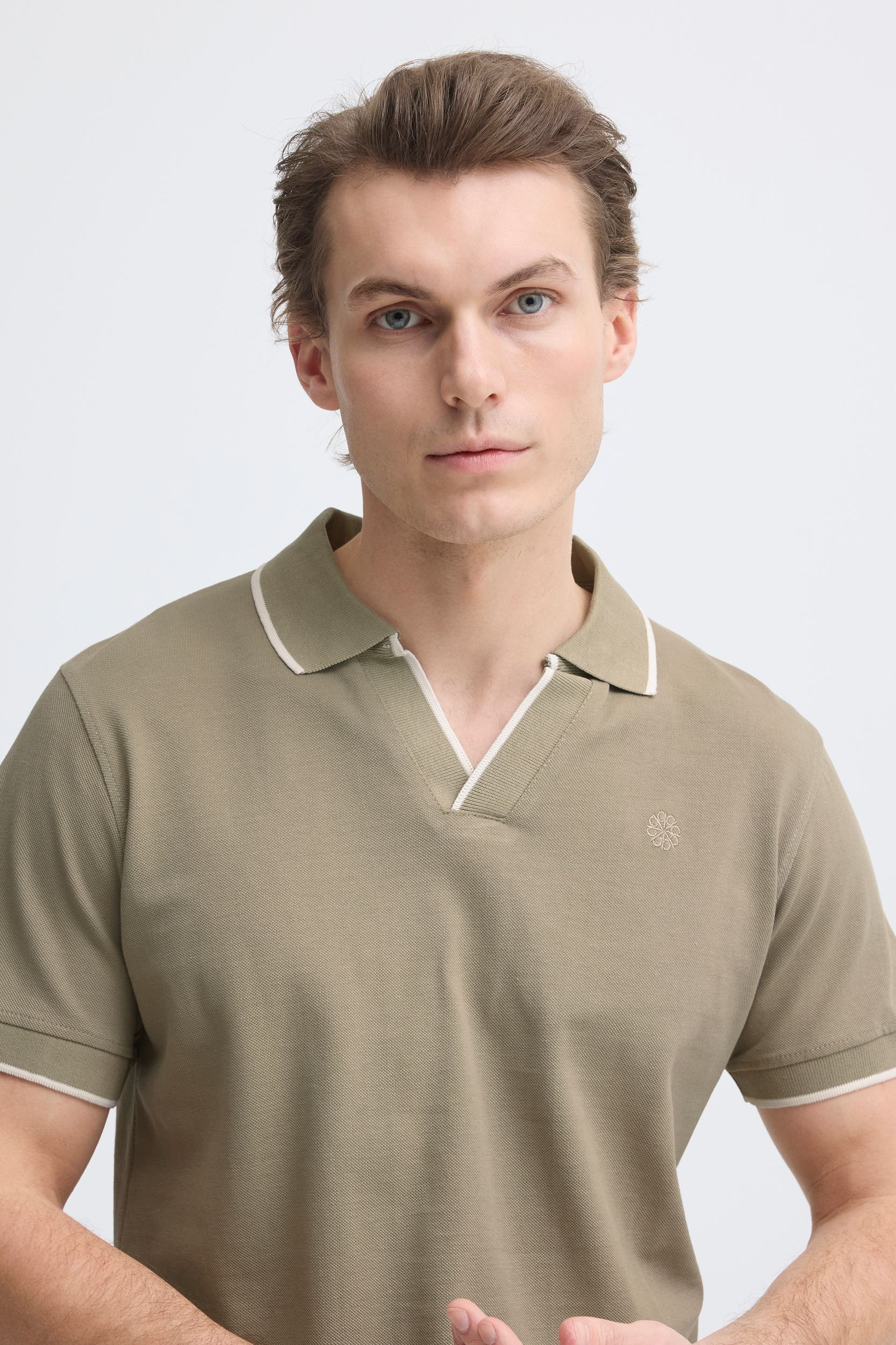 20720432-171108_171108_4.jpg Kurzarm Poloshirt Einfarbig V-Ausschnitt Polokragen