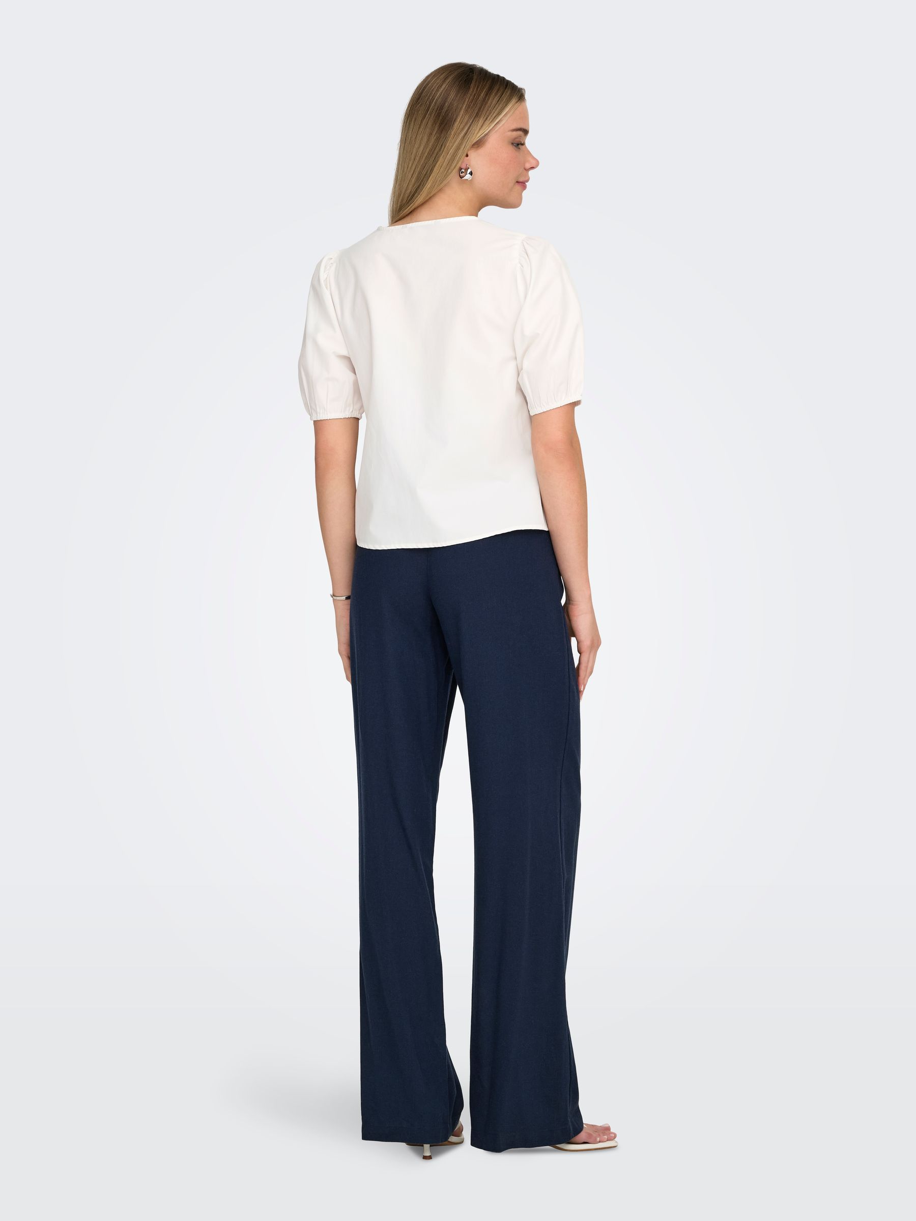 15368592_4954479_5.jpg Kurzarm Bluse Rundhalsausschnitt Zierschleifen Detail