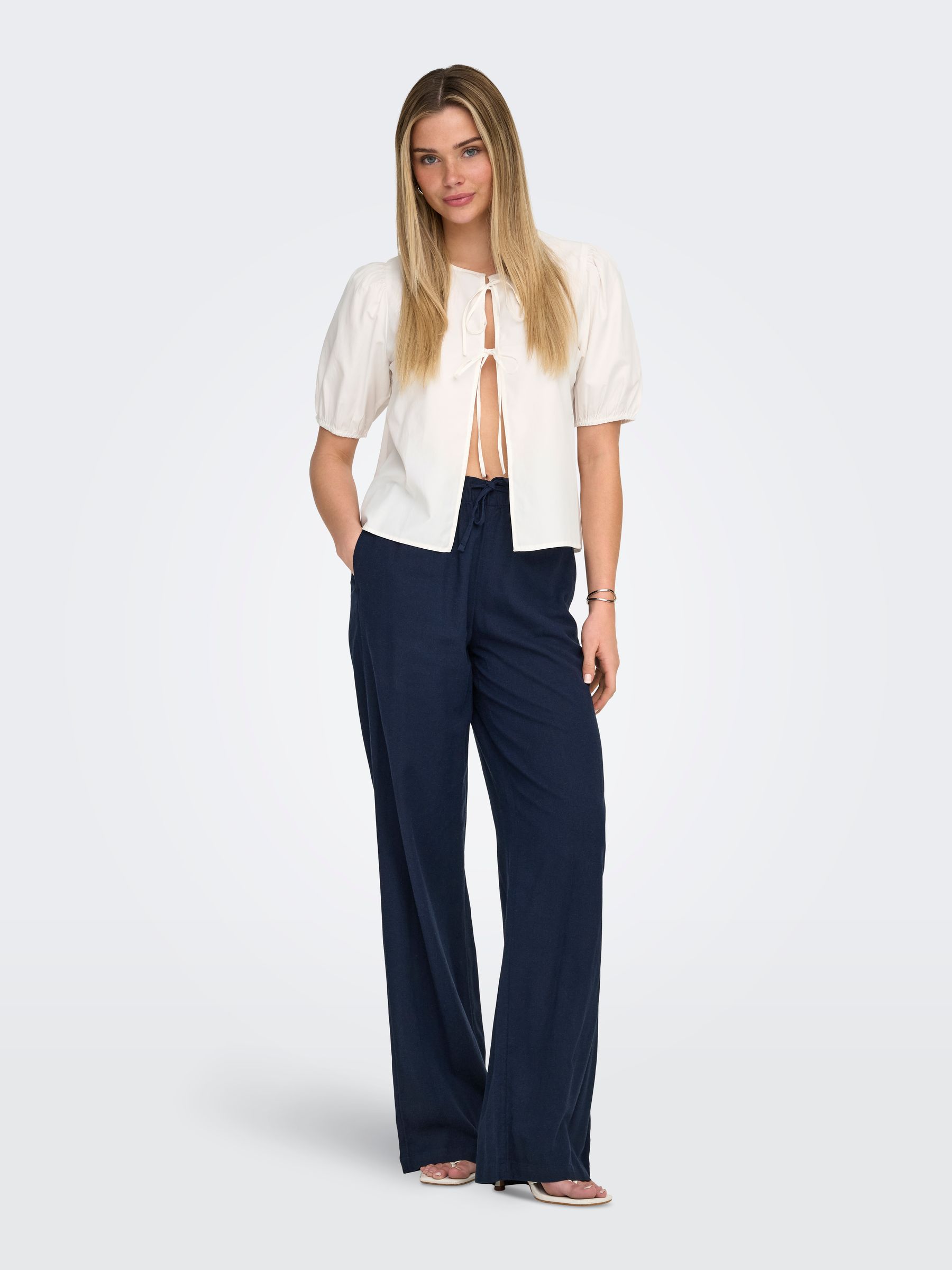 15368592_4954479_6.jpg Kurzarm Bluse Rundhalsausschnitt Zierschleifen Detail