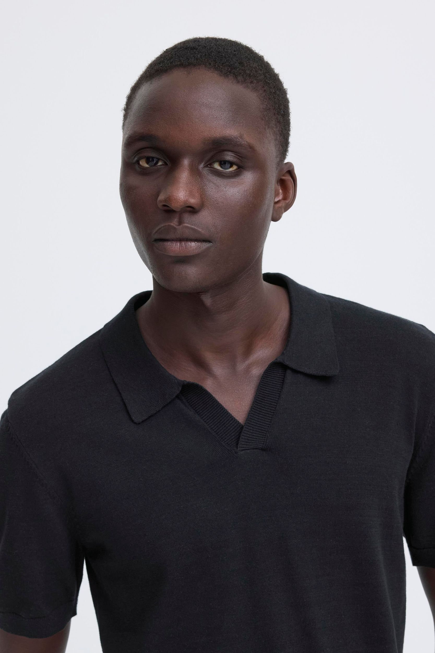 20720236-193911_193911_4.jpg Kurzarm Poloshirt V-Ausschnitt Haifischkragen Basic