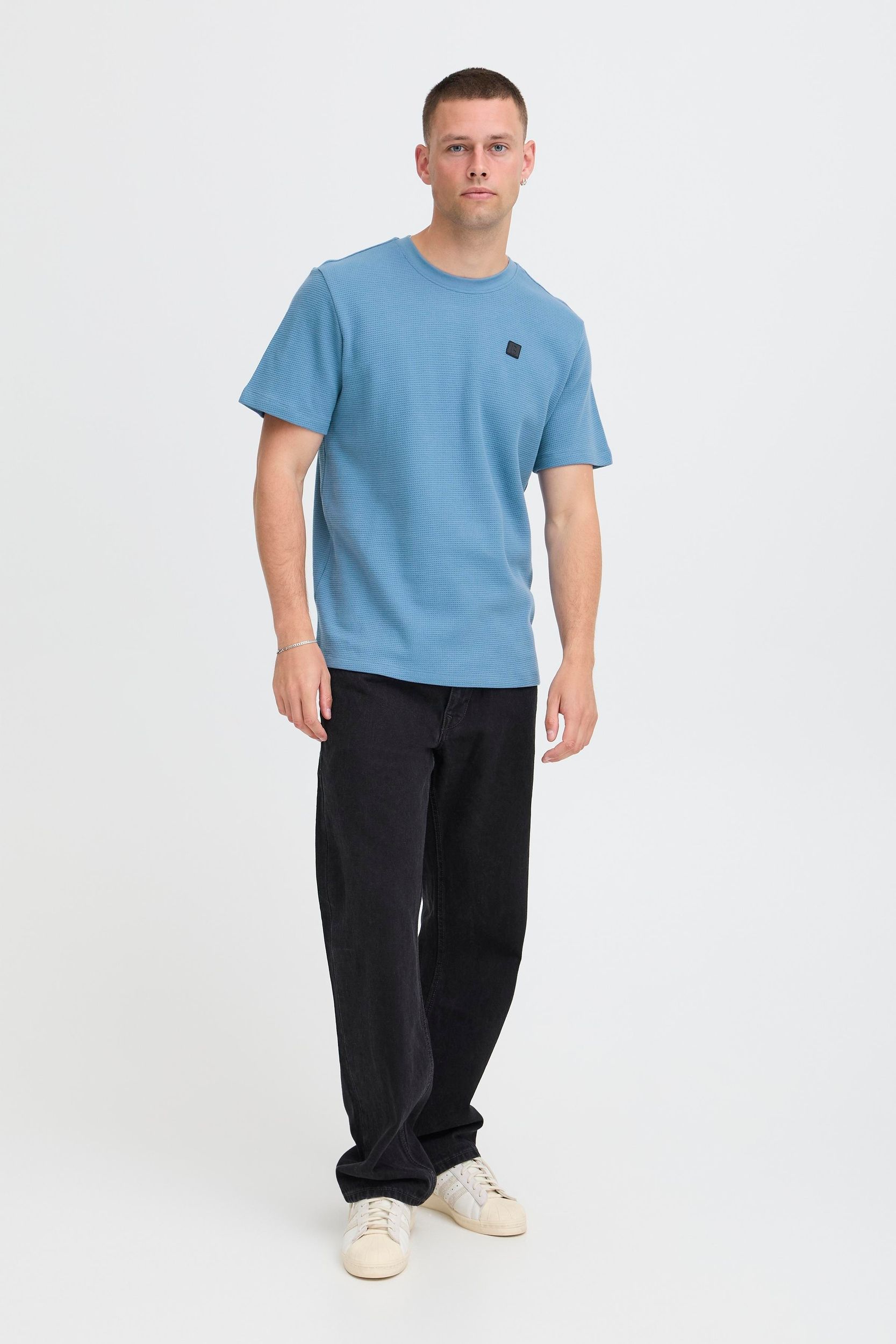 Blend BLEND Kurzarmshirt Rundhalsausschnitt Normaler Schnitt Basic – Blau, Bild 2