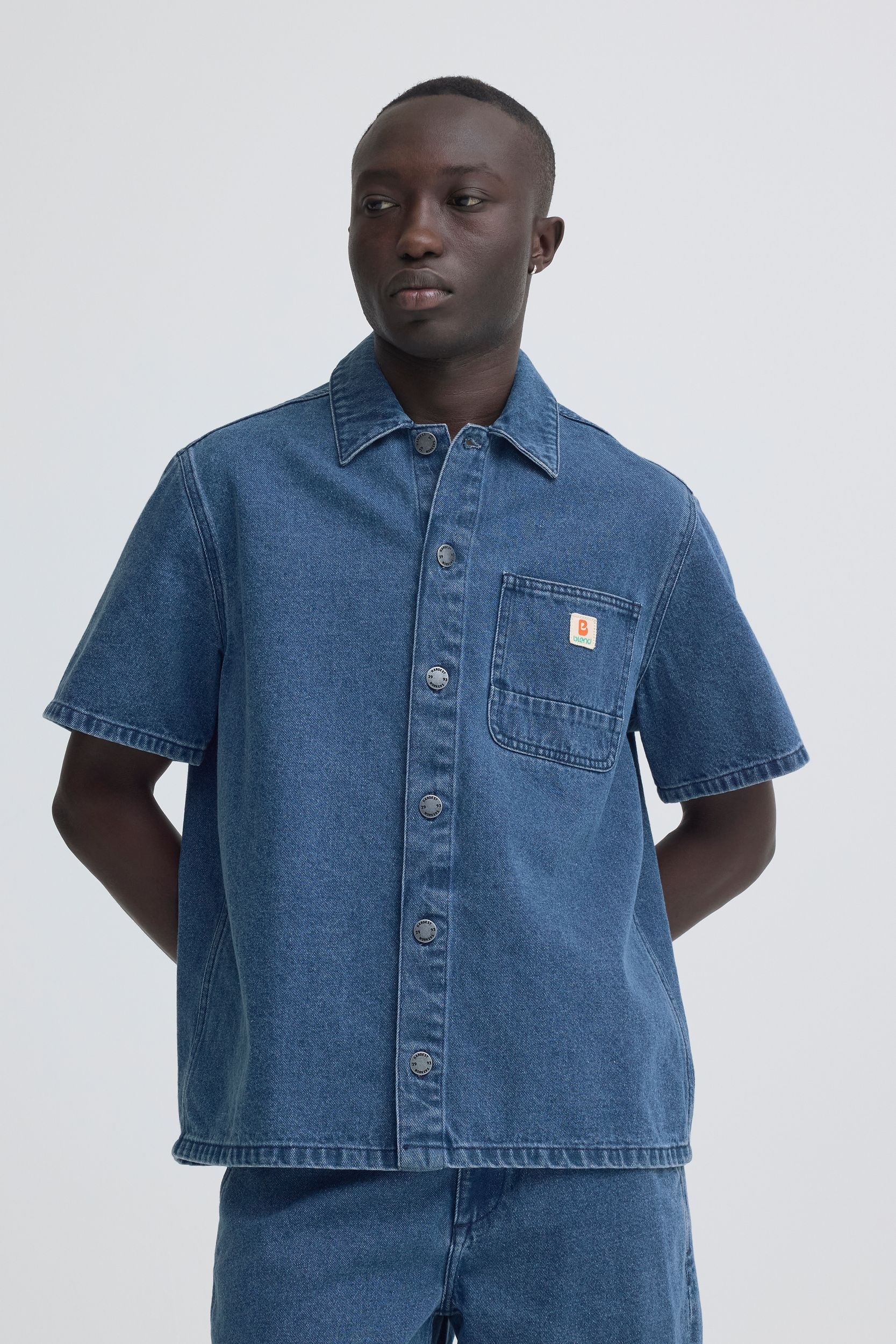 20720822-200291_200291_6.jpg Kurzarm Shirt mit Knopfleiste Kentkragen Loose Fit Denim