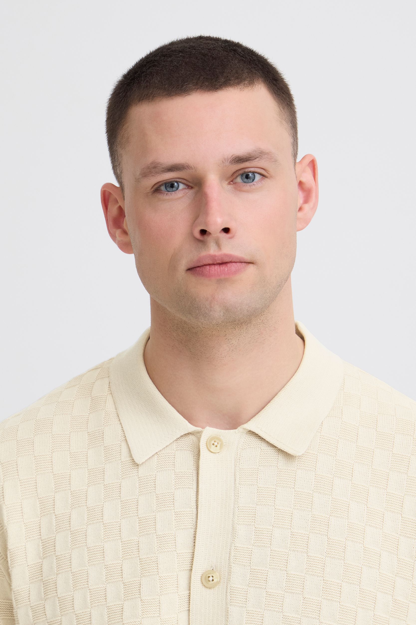 20720774-131008_131008_4.jpg Bequemes Kurzarmshirt Haifischkragen Knopfleiste Kariert