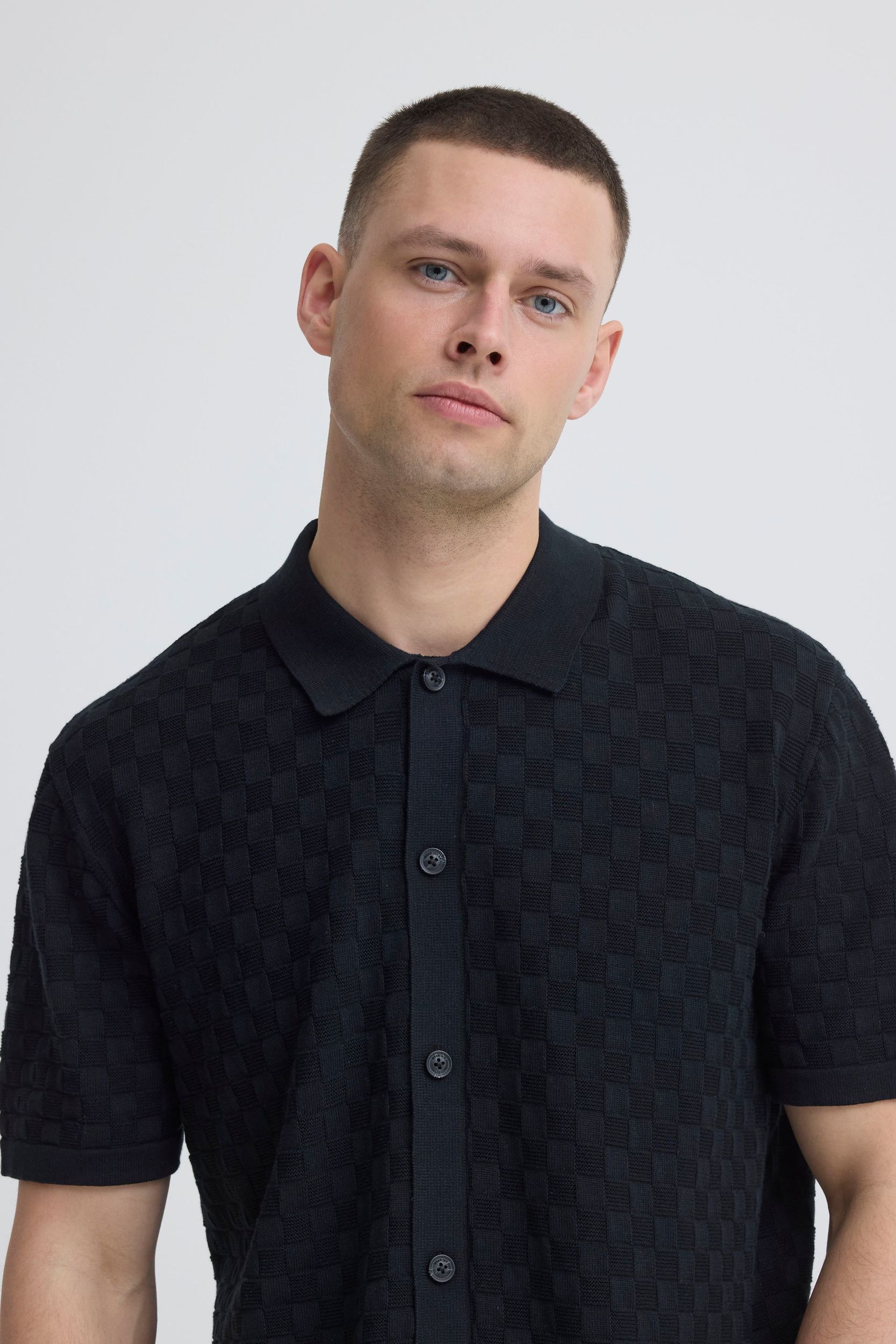 20720774-193911_193911_4.jpg Bequemes Kurzarmshirt Haifischkragen Knopfleiste Kariert