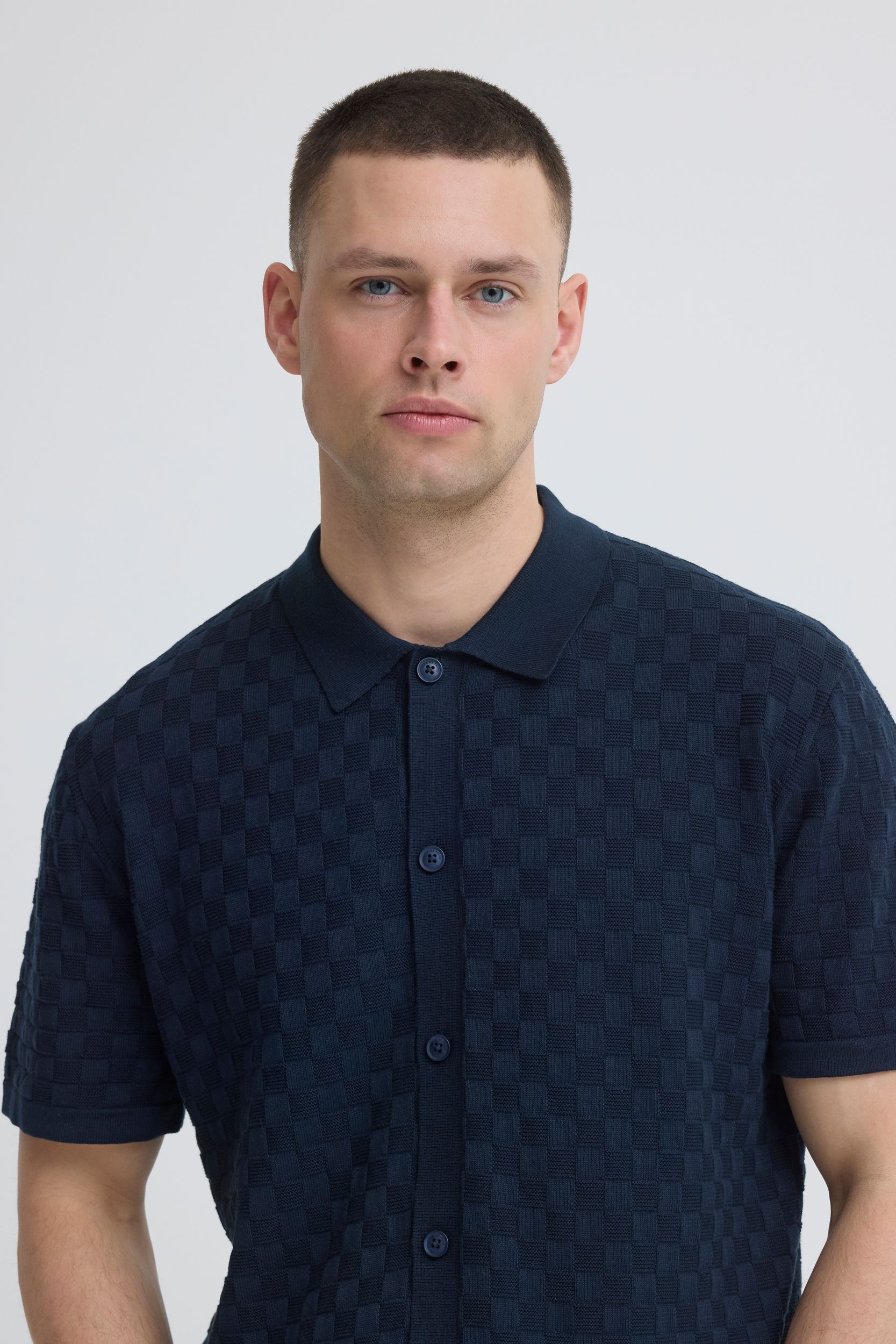 20720774-194011_194011_4.jpg Bequemes Kurzarmshirt Haifischkragen Knopfleiste Kariert